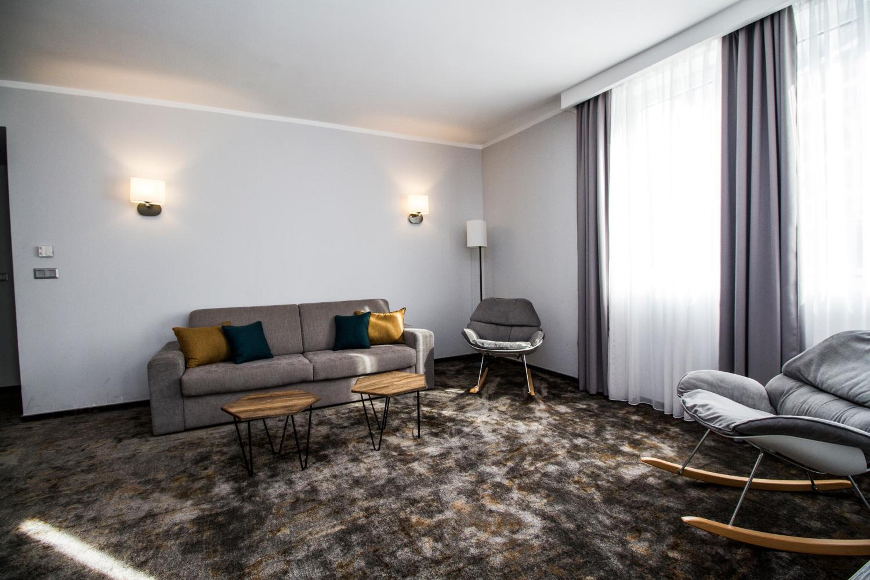 Executive Suite with Lounge Room & King Size Bed photo 3