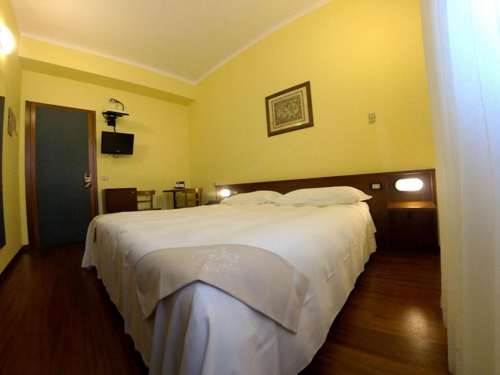 Standard Double or Twin Room - Photo 7