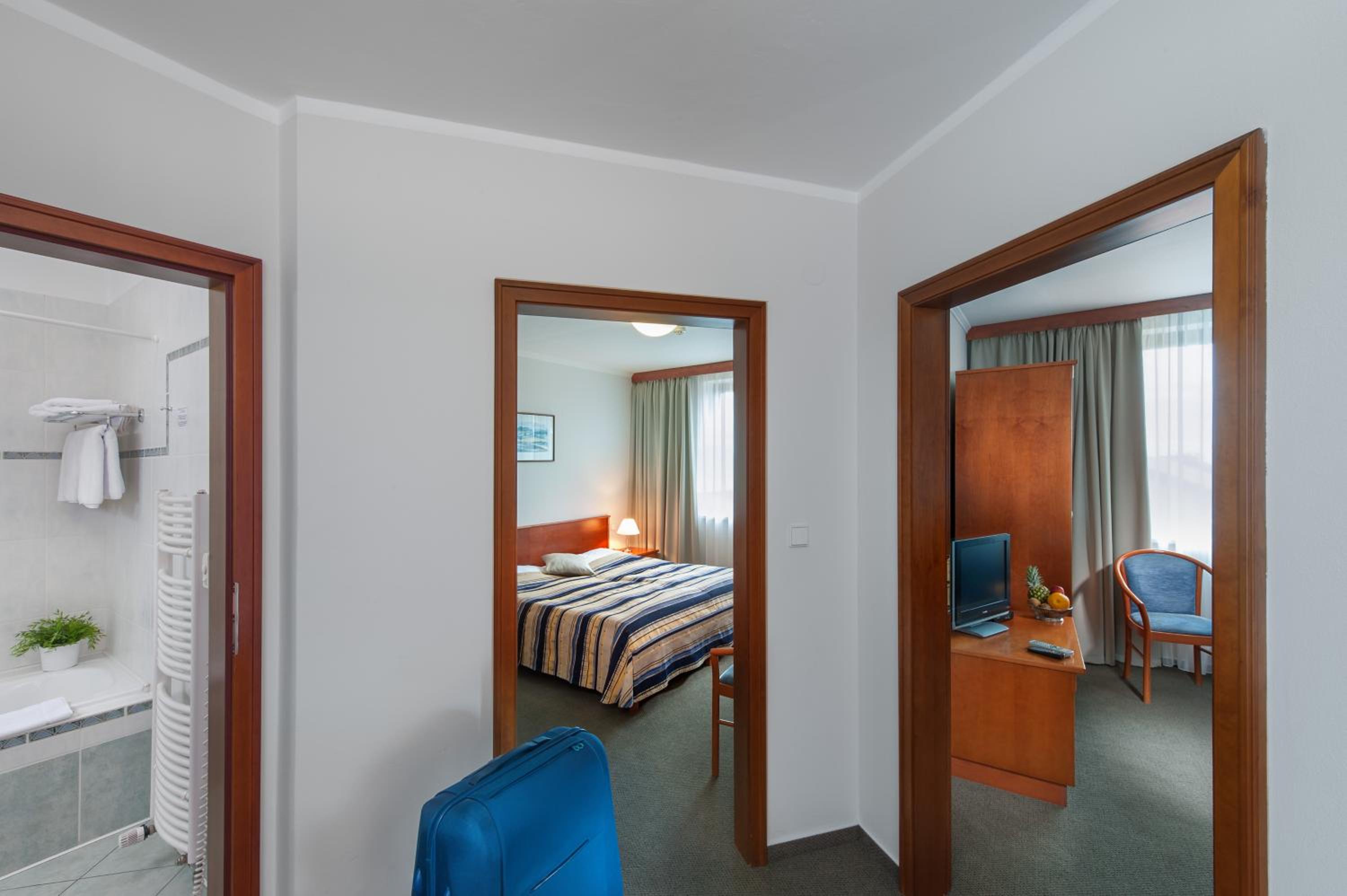 Quadruple Room - Photo 2