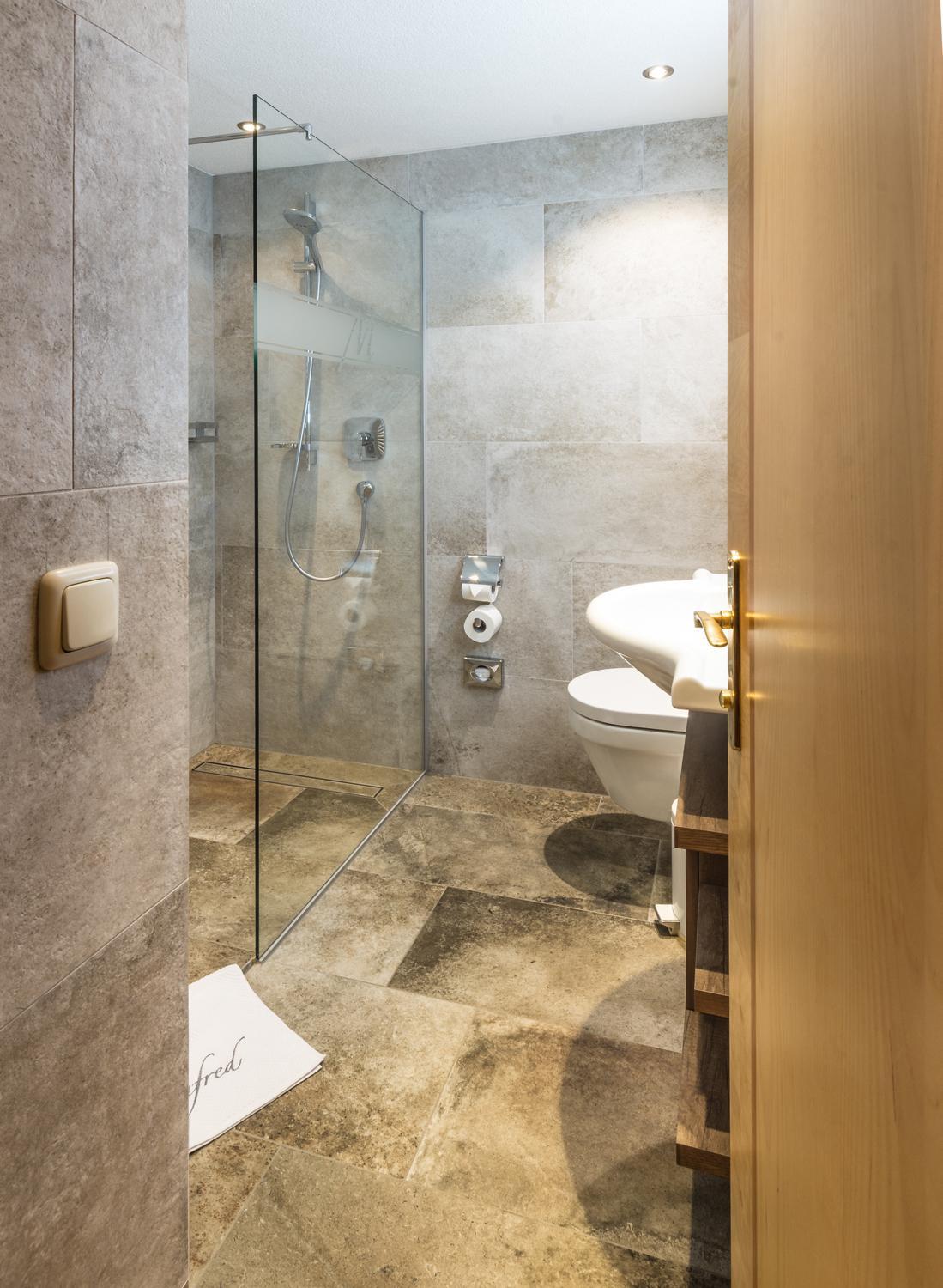 Double or Twin Room with Balcony - Photo 13
