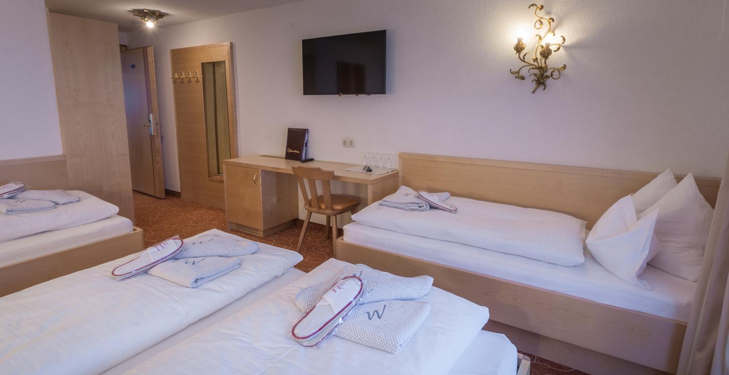 Triple Room with Balcony - Photo 10