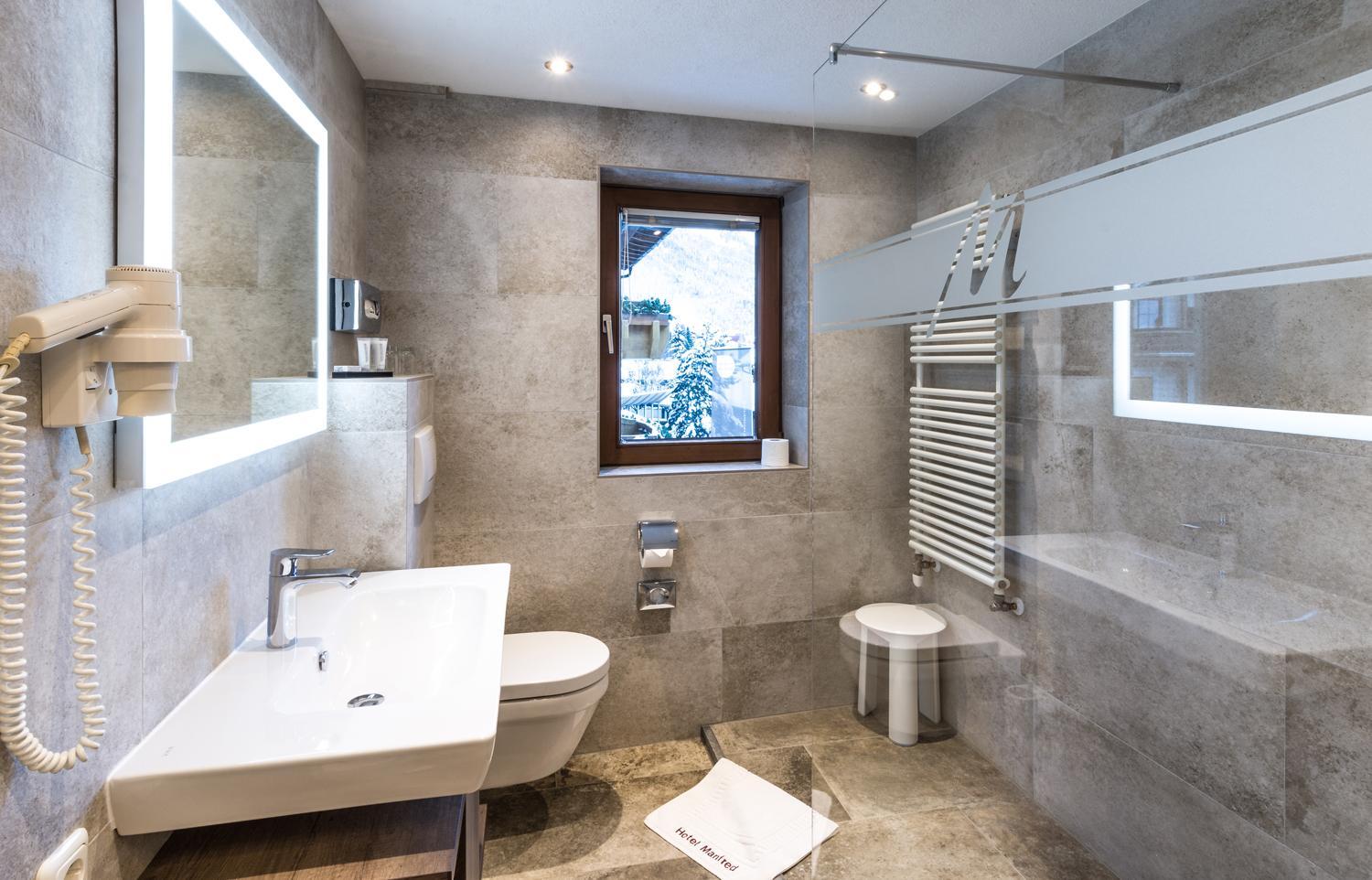 Double or Twin Room with Balcony - Photo 3
