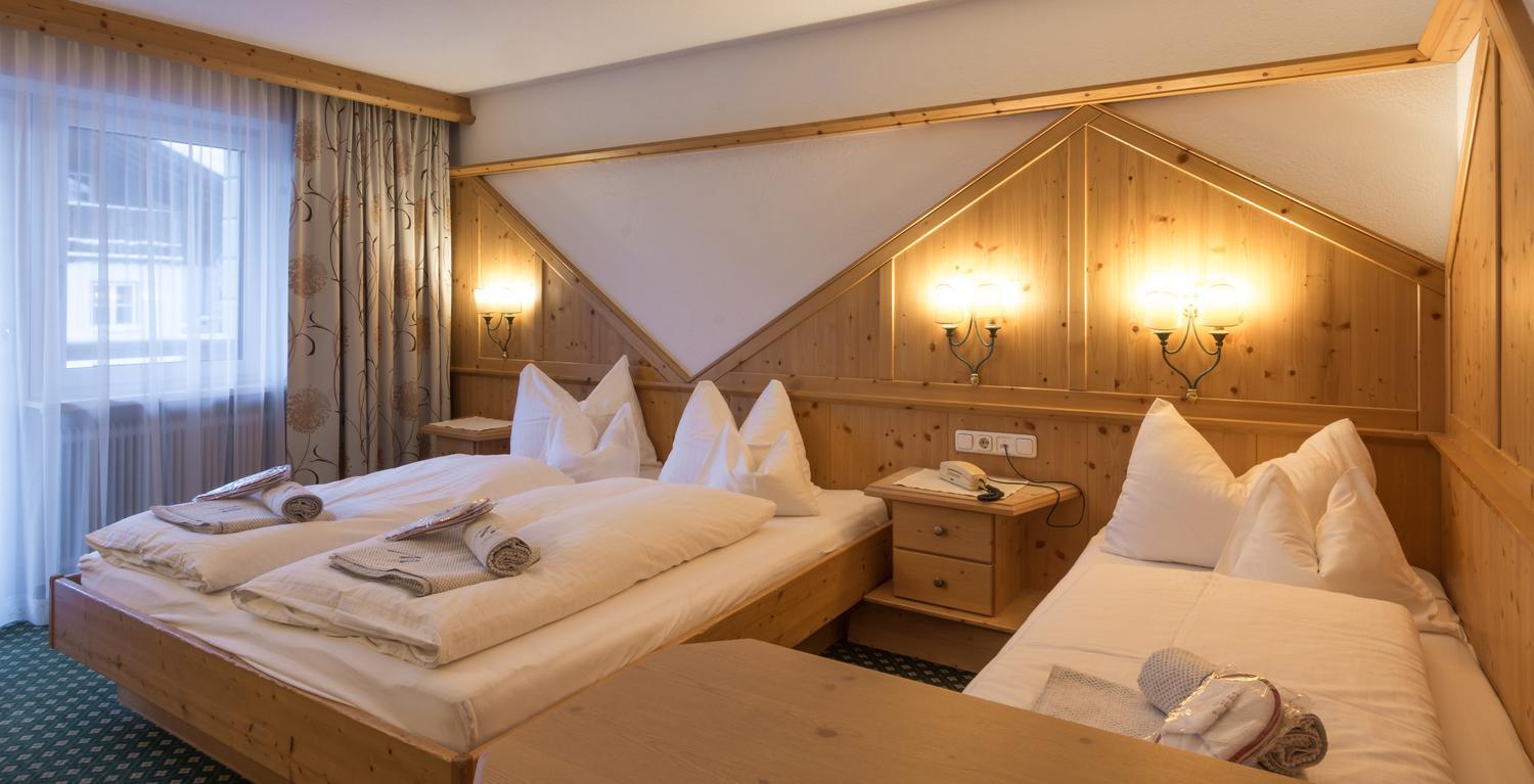 Triple Room with Balcony - Photo 17