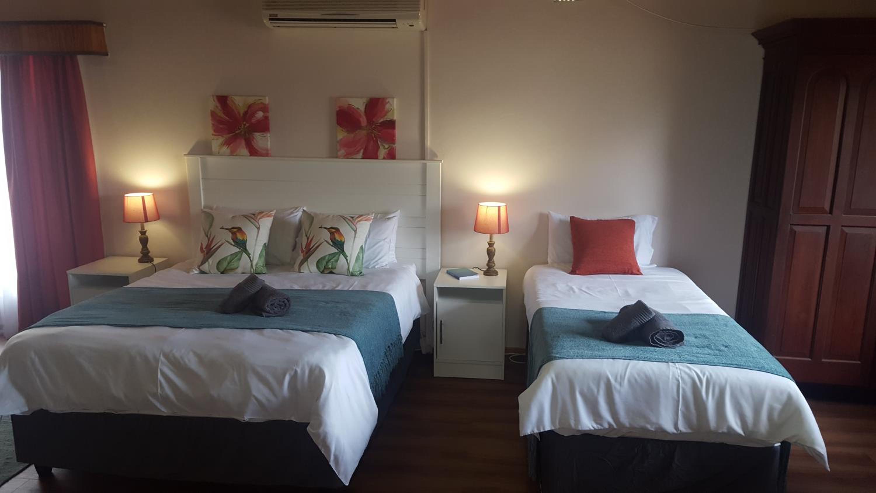 Deluxe Family Suite - Photo 1