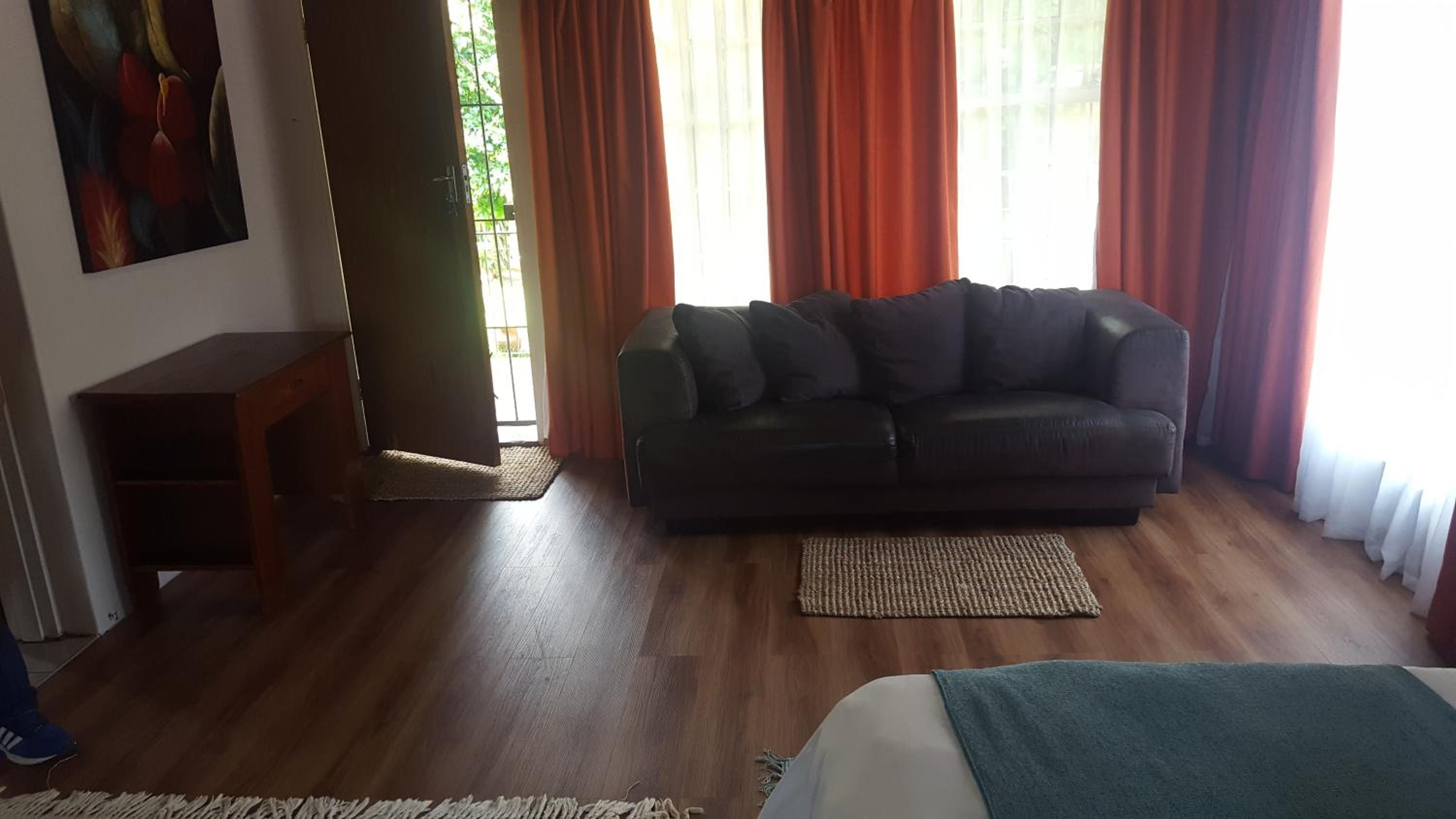 Deluxe Family Suite - Photo 20