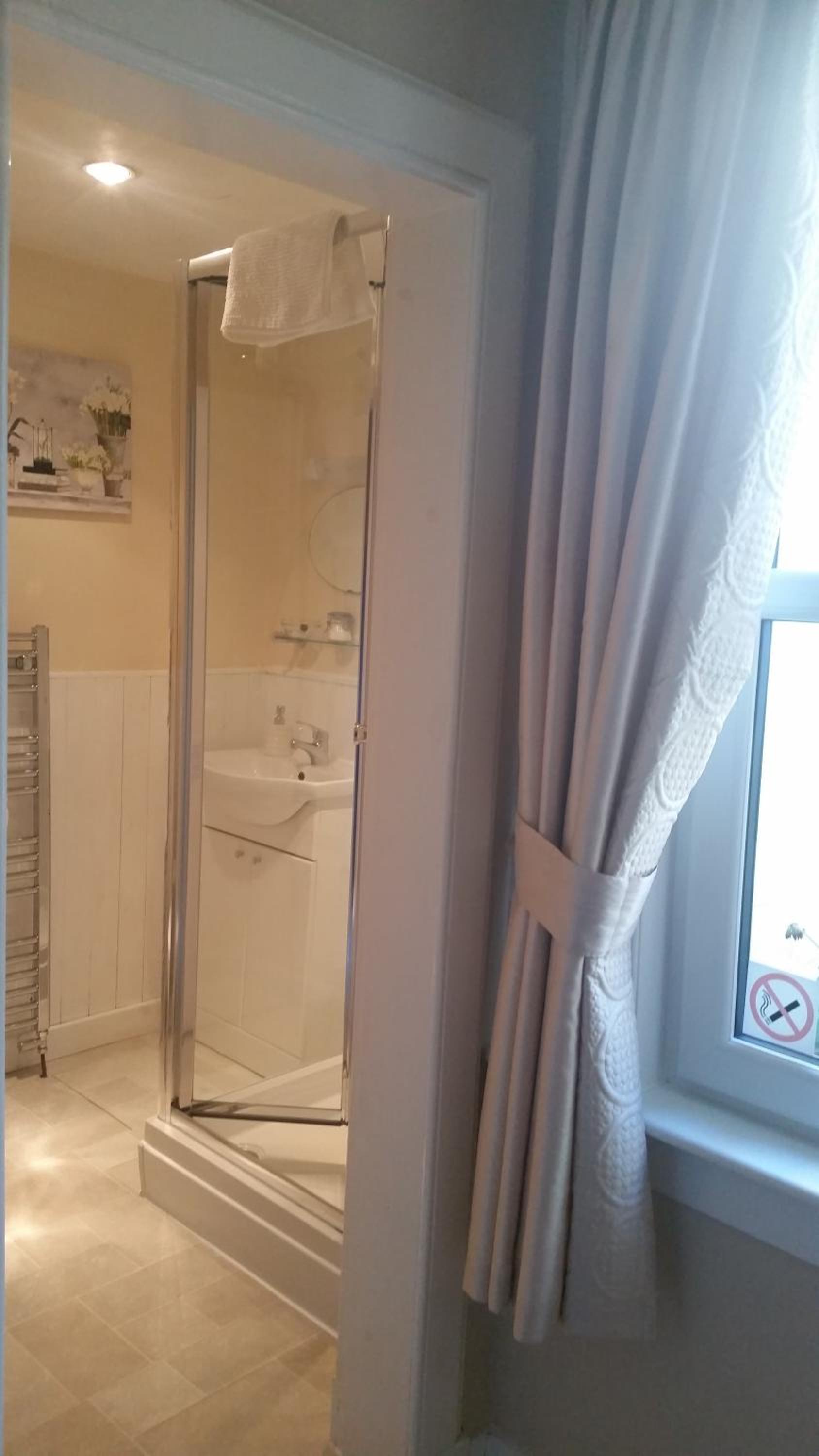 Double Room with Private Bathroom - Photo 3