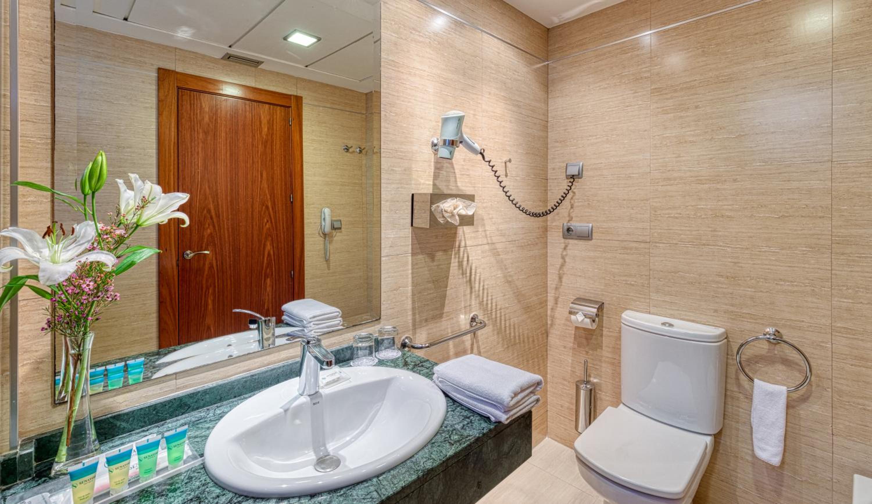 Economy Double Room - Photo 4
