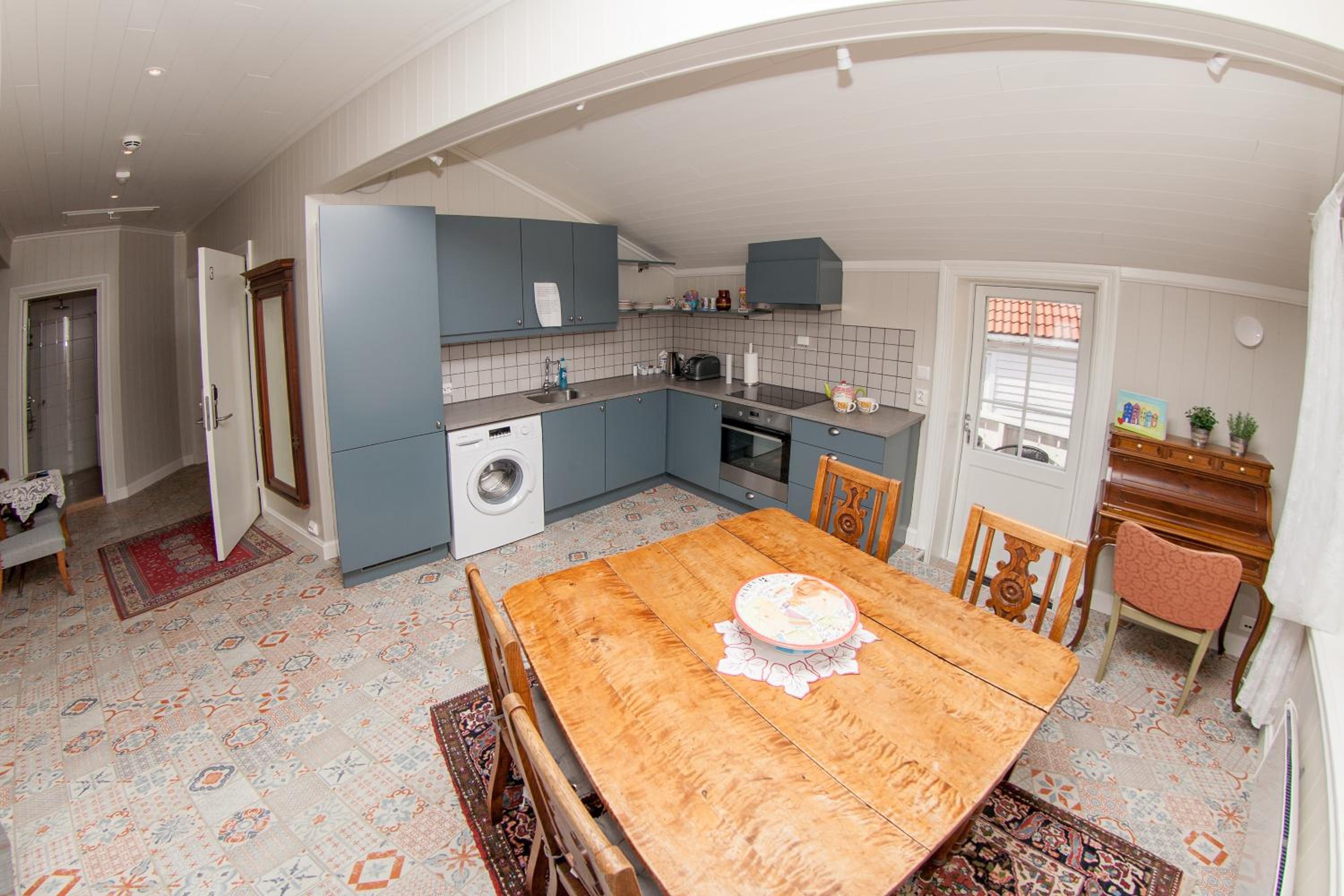 Double or Twin Room with Private External Bathroom - Photo 4