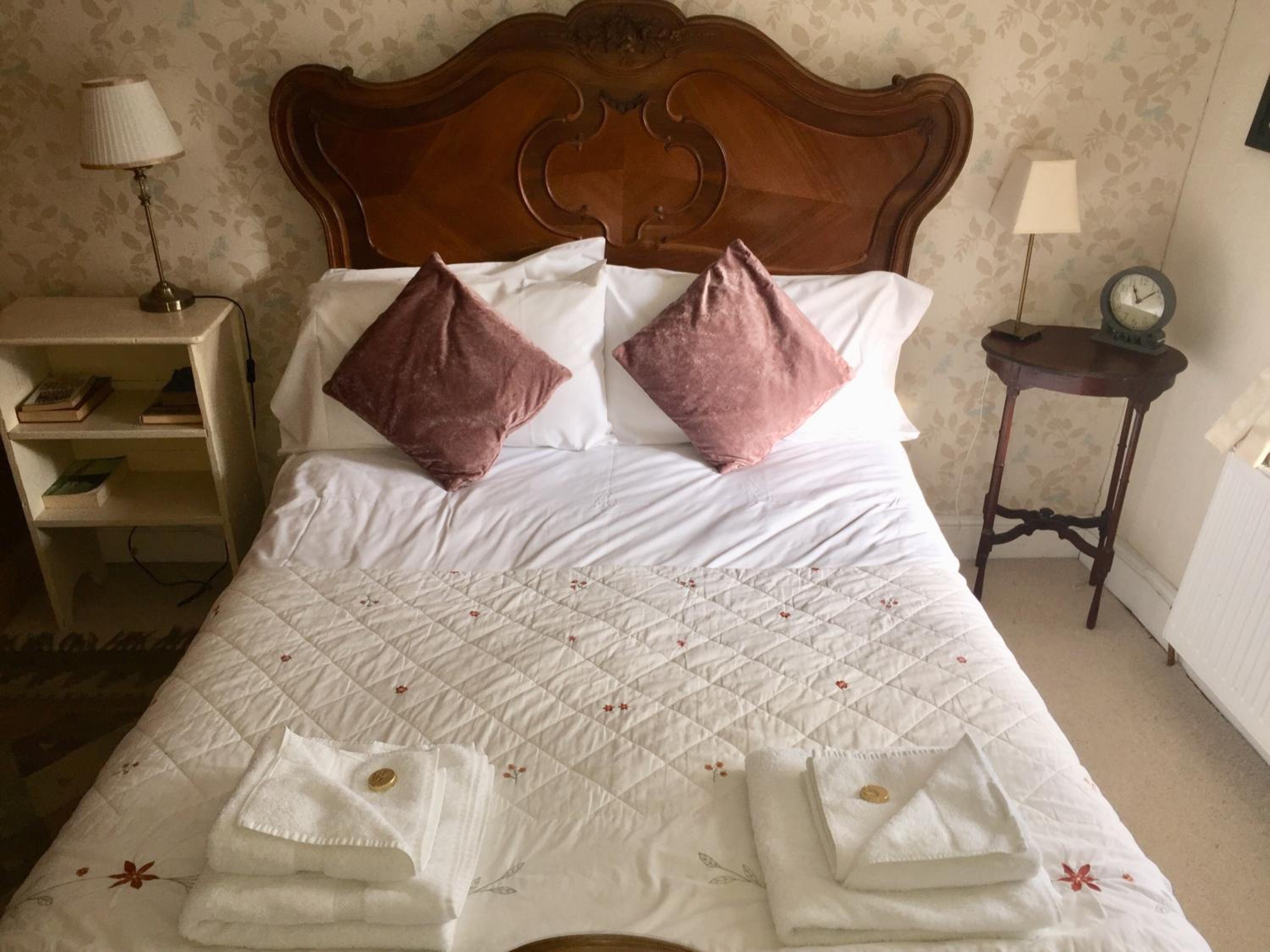 Double Room - Non Pet Friendly - Photo 2