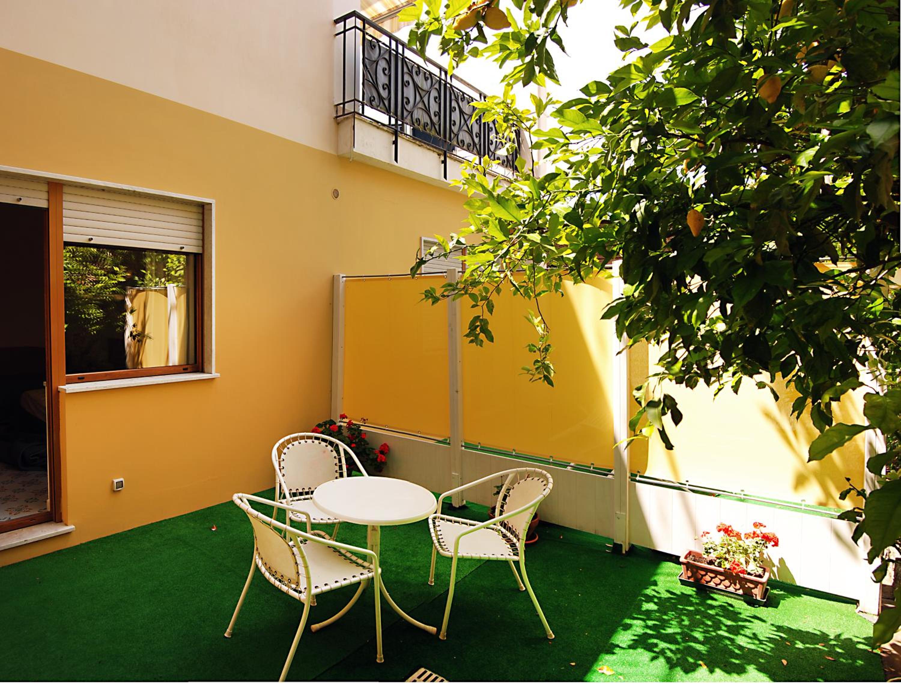 Double Room - Photo 5