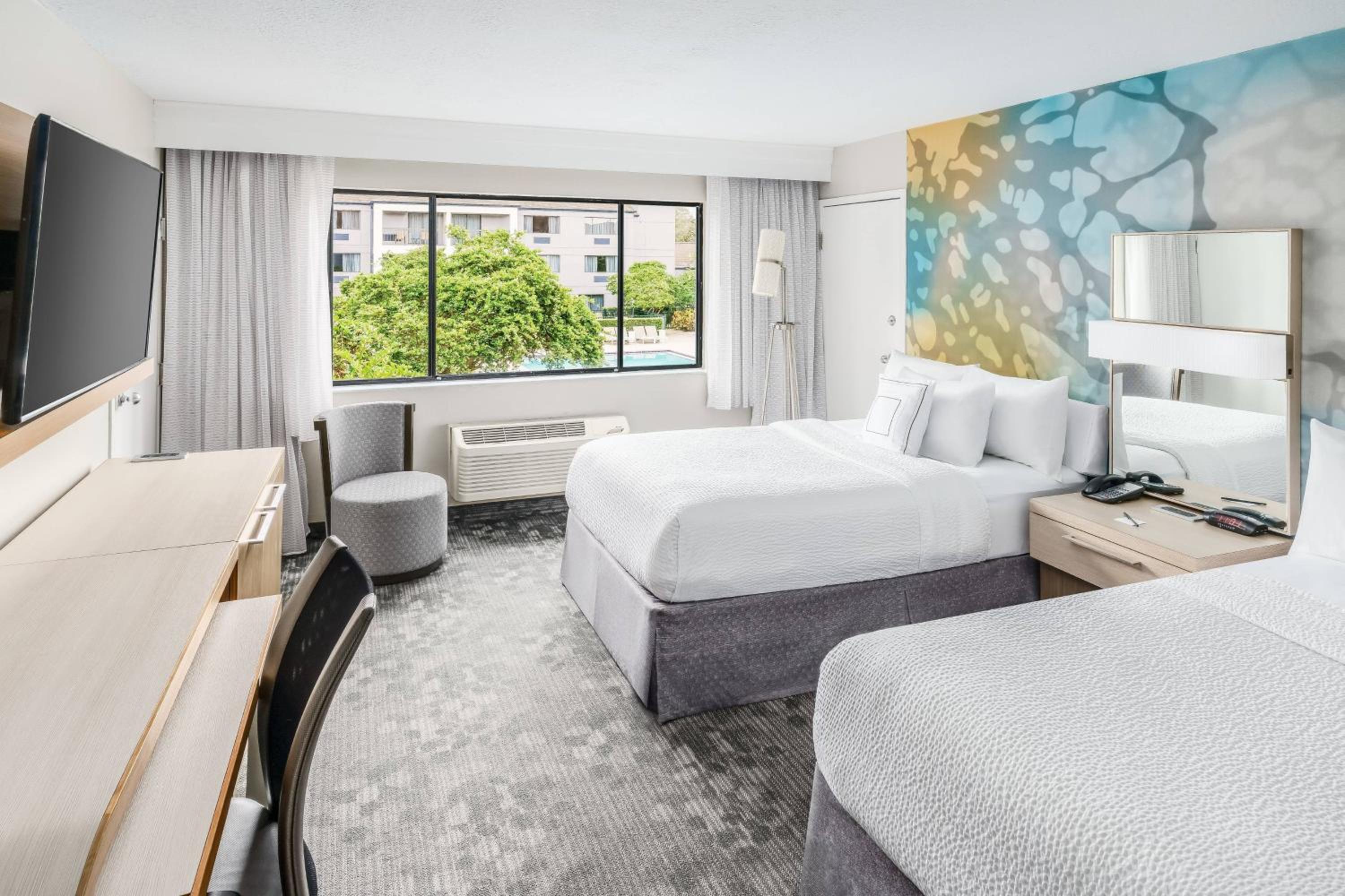 Queen Room with Two Queen Beds, Bathtub and Transfer Shower - Mobility Access/Hearing Accessible