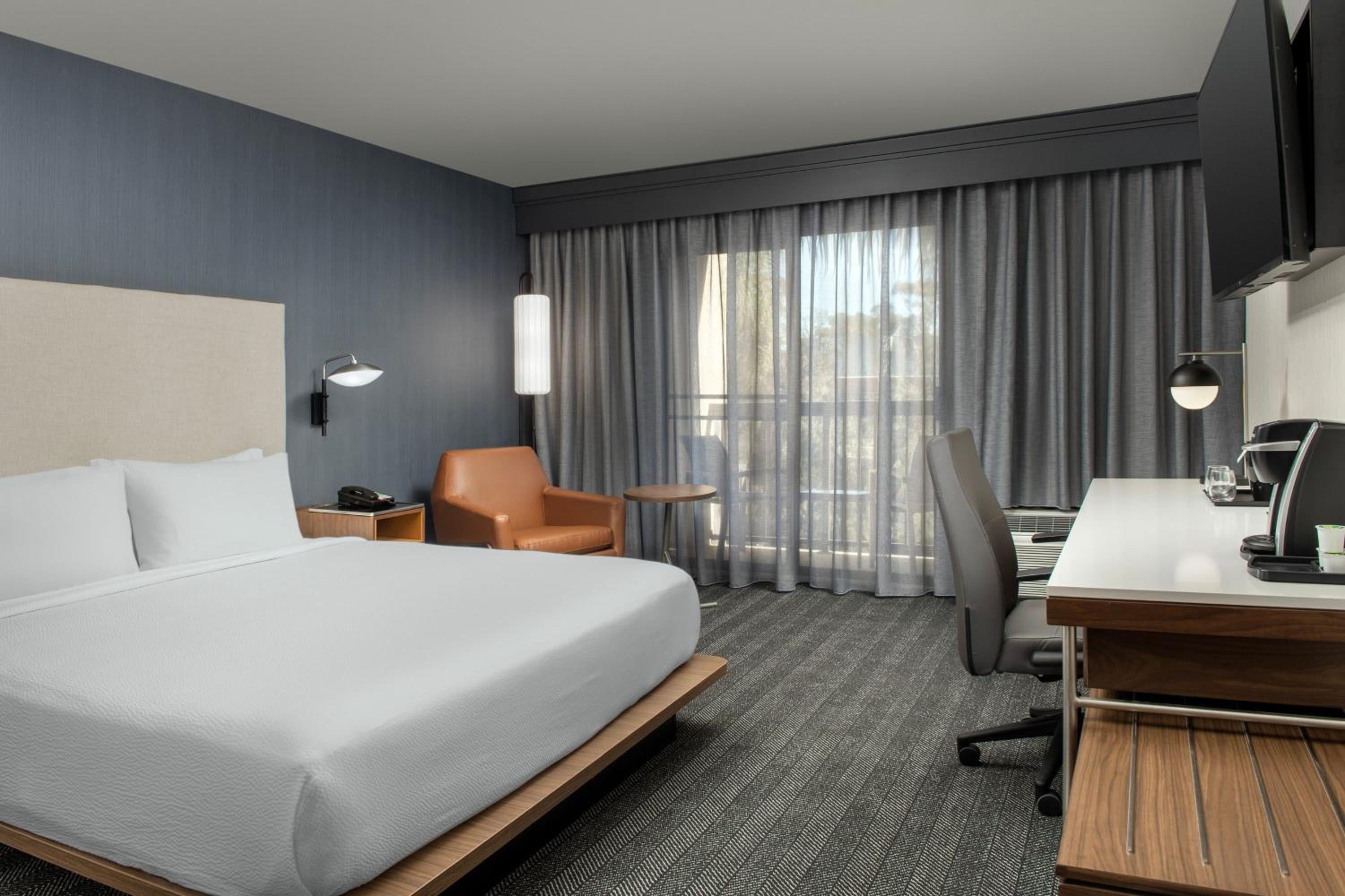 King Room with Bathtub - Mobility Access