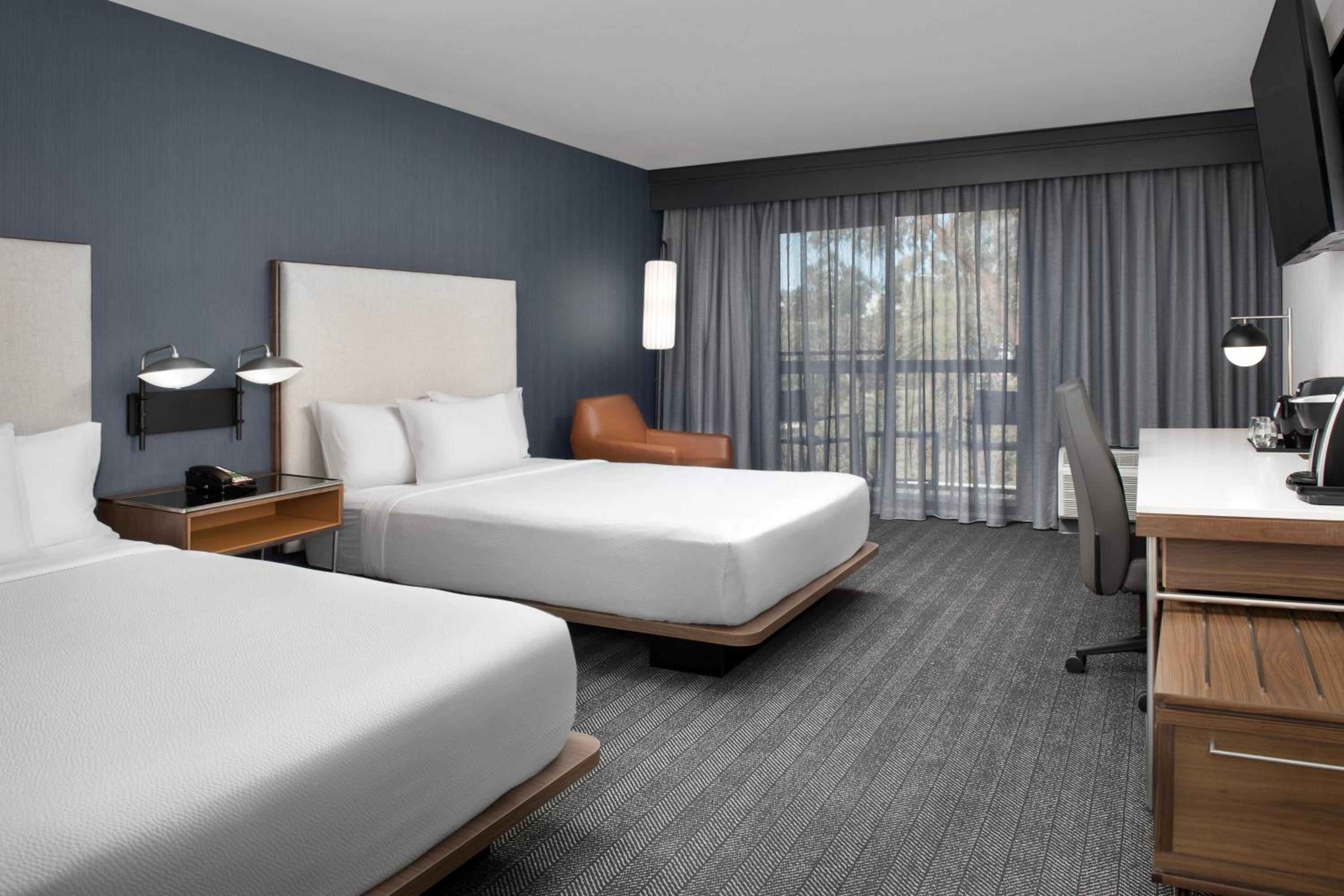 Queen Room with Two Queen Beds and Bathtub - Mobility Access