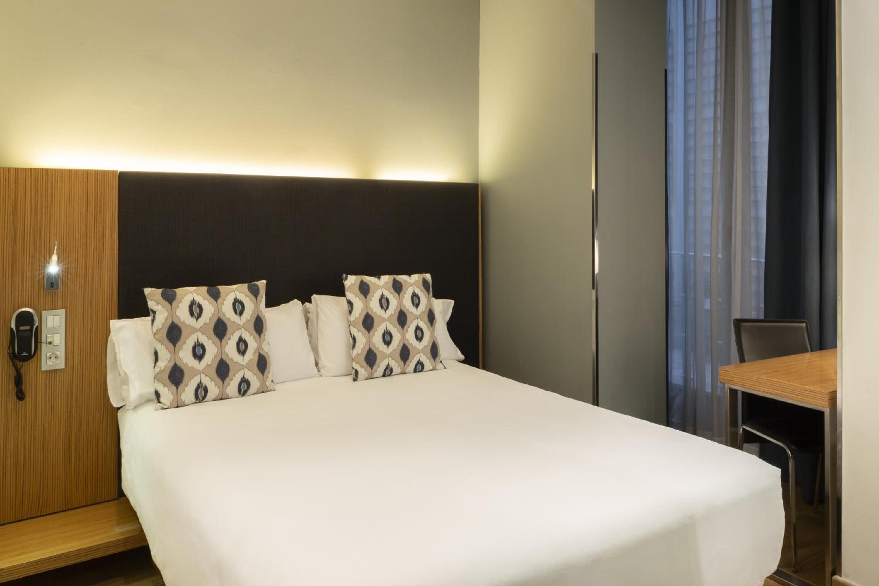 Small Double Room - Photo 1