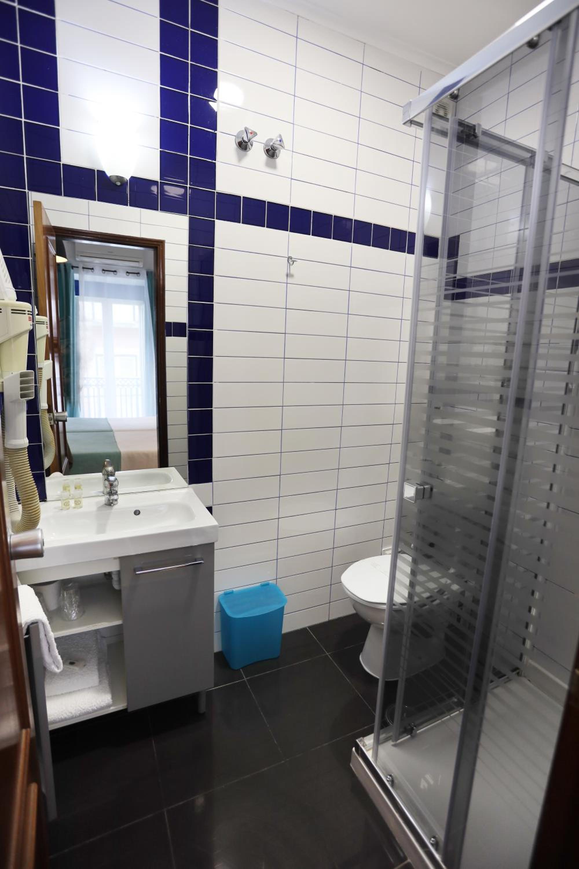 Superior Double or Twin Room - Photo 4