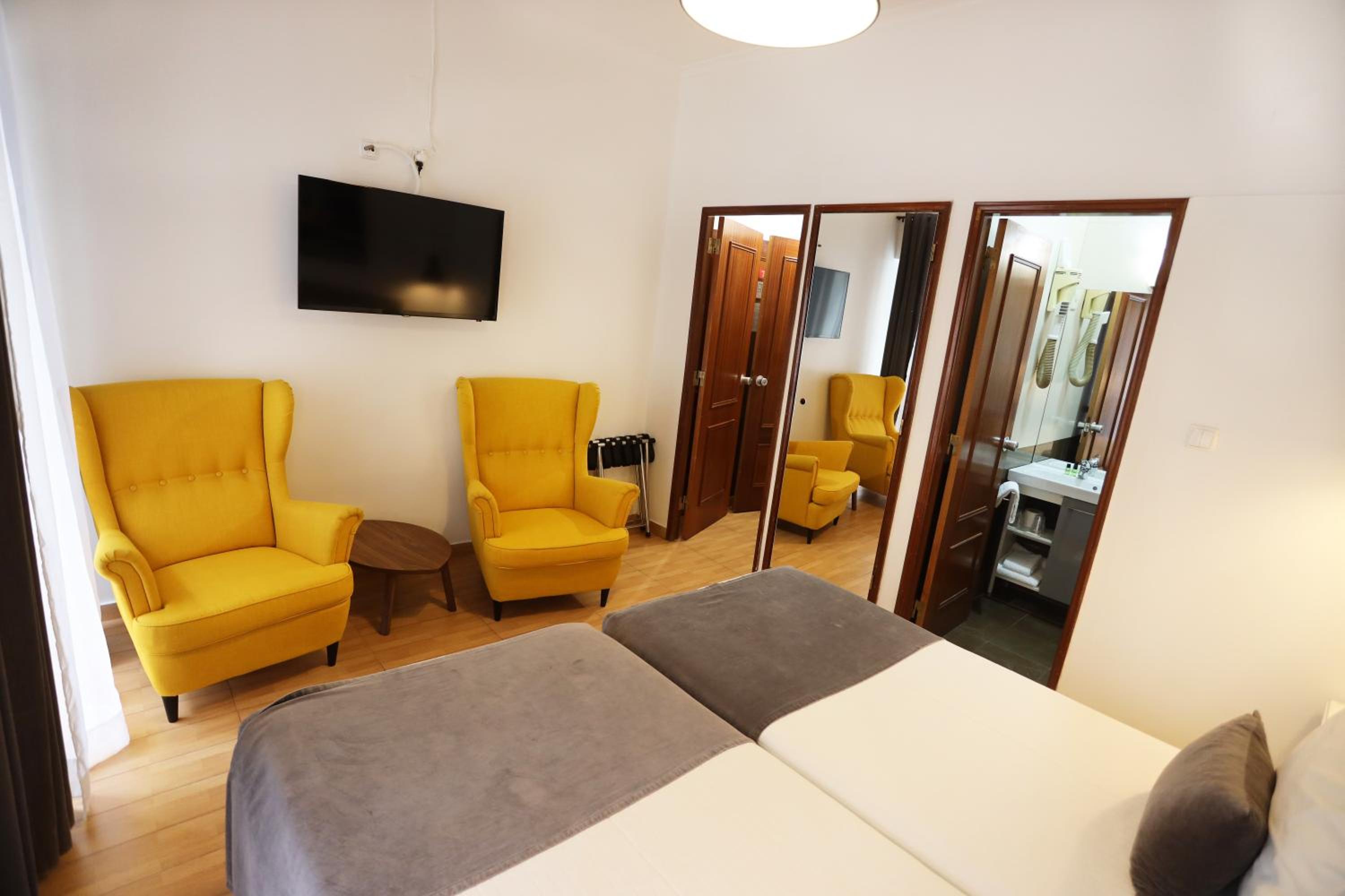 Superior Double or Twin Room - Photo 3