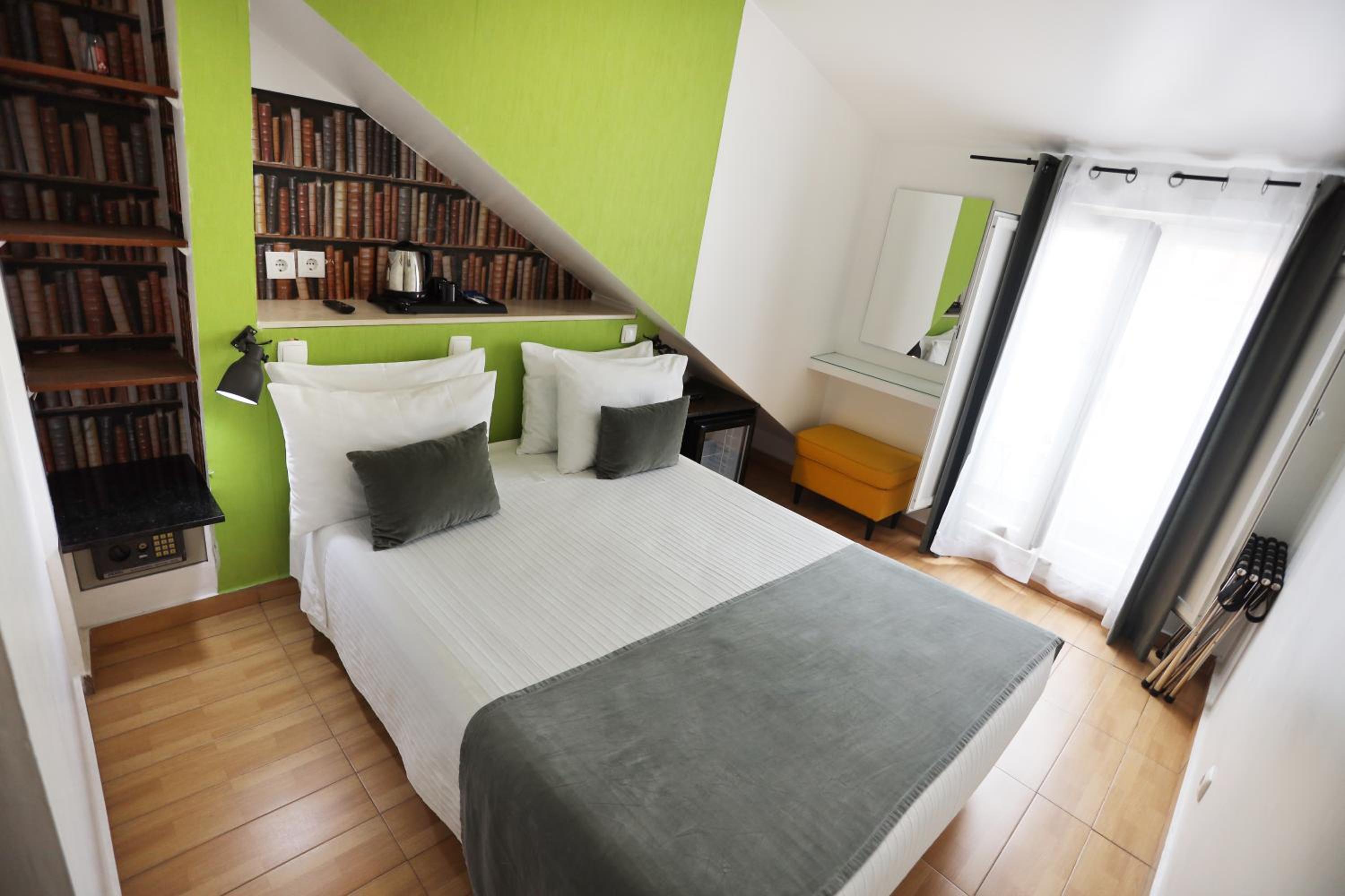 Double Room with Balcony - Photo 7