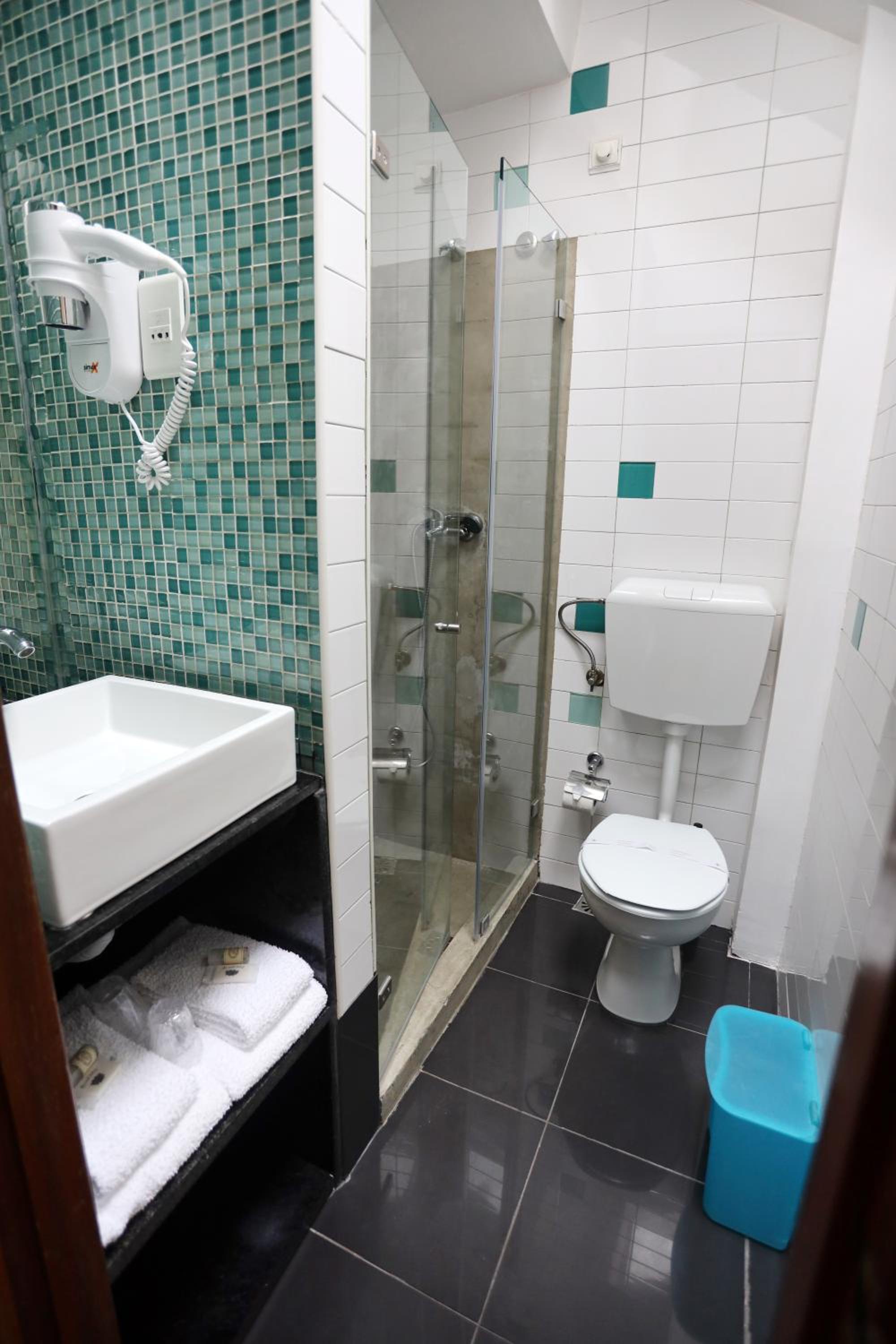 Double Room with Balcony - Photo 6