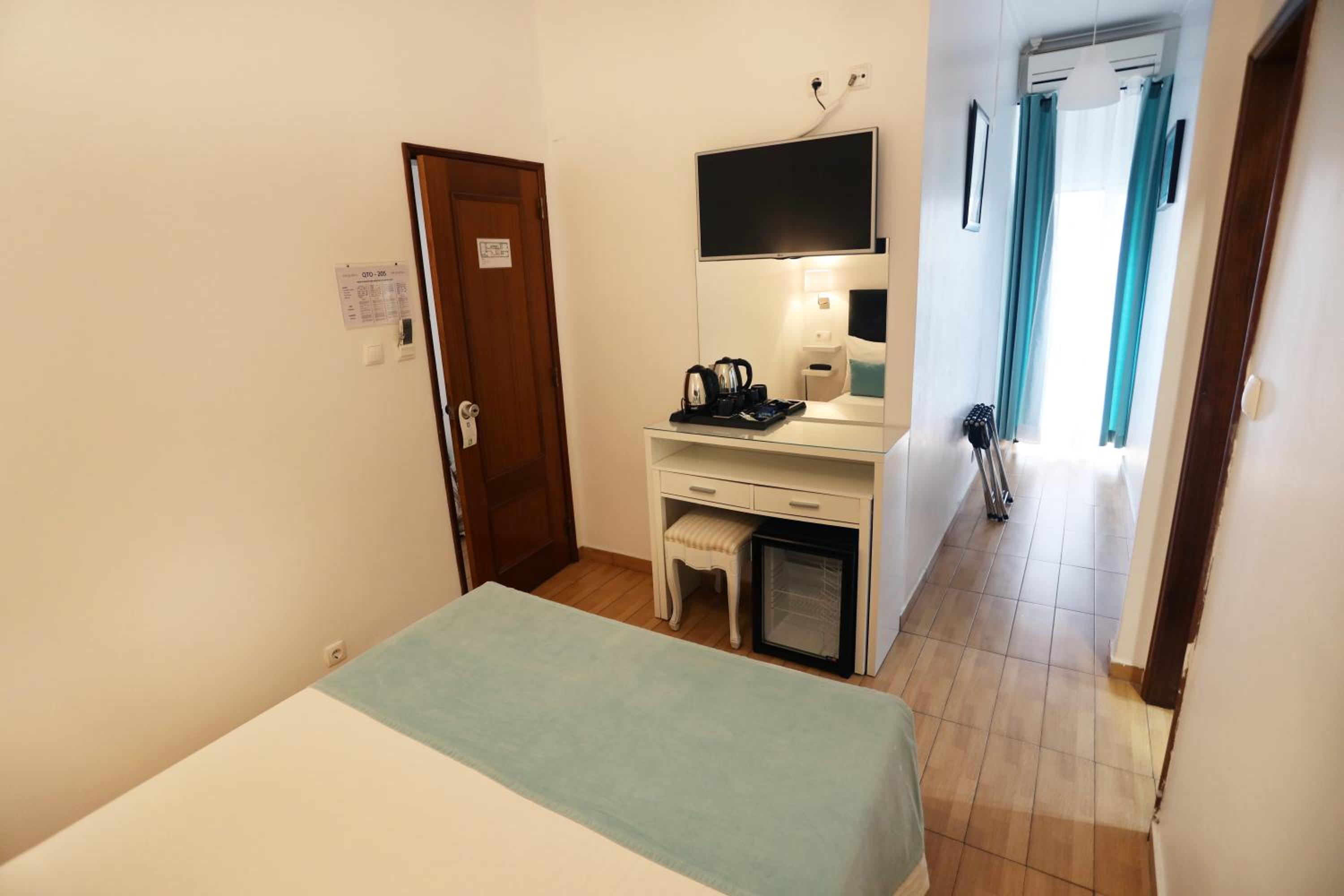 Double Room with Balcony - Photo 1