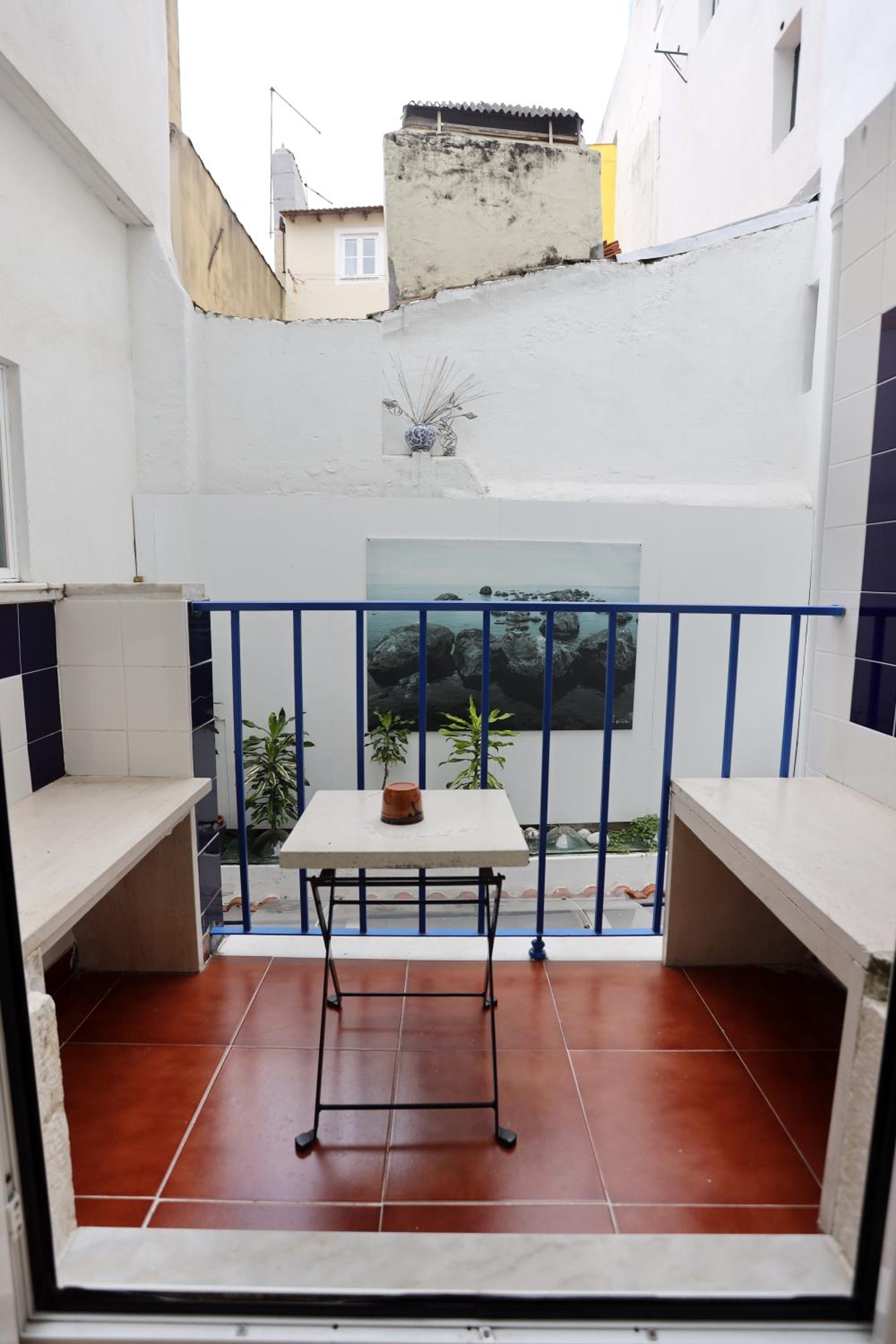 Double Room with Balcony - Photo 2
