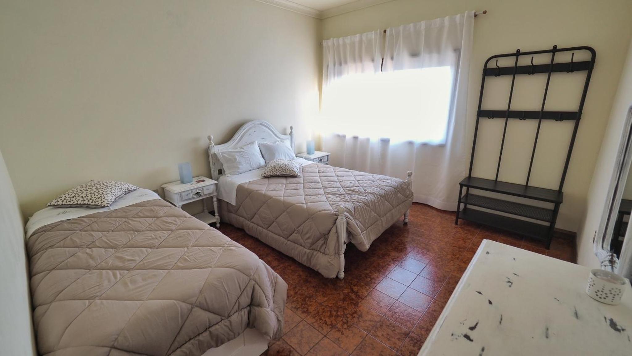Family Room with Shared Bathroom (2 Adults + 2 Children)