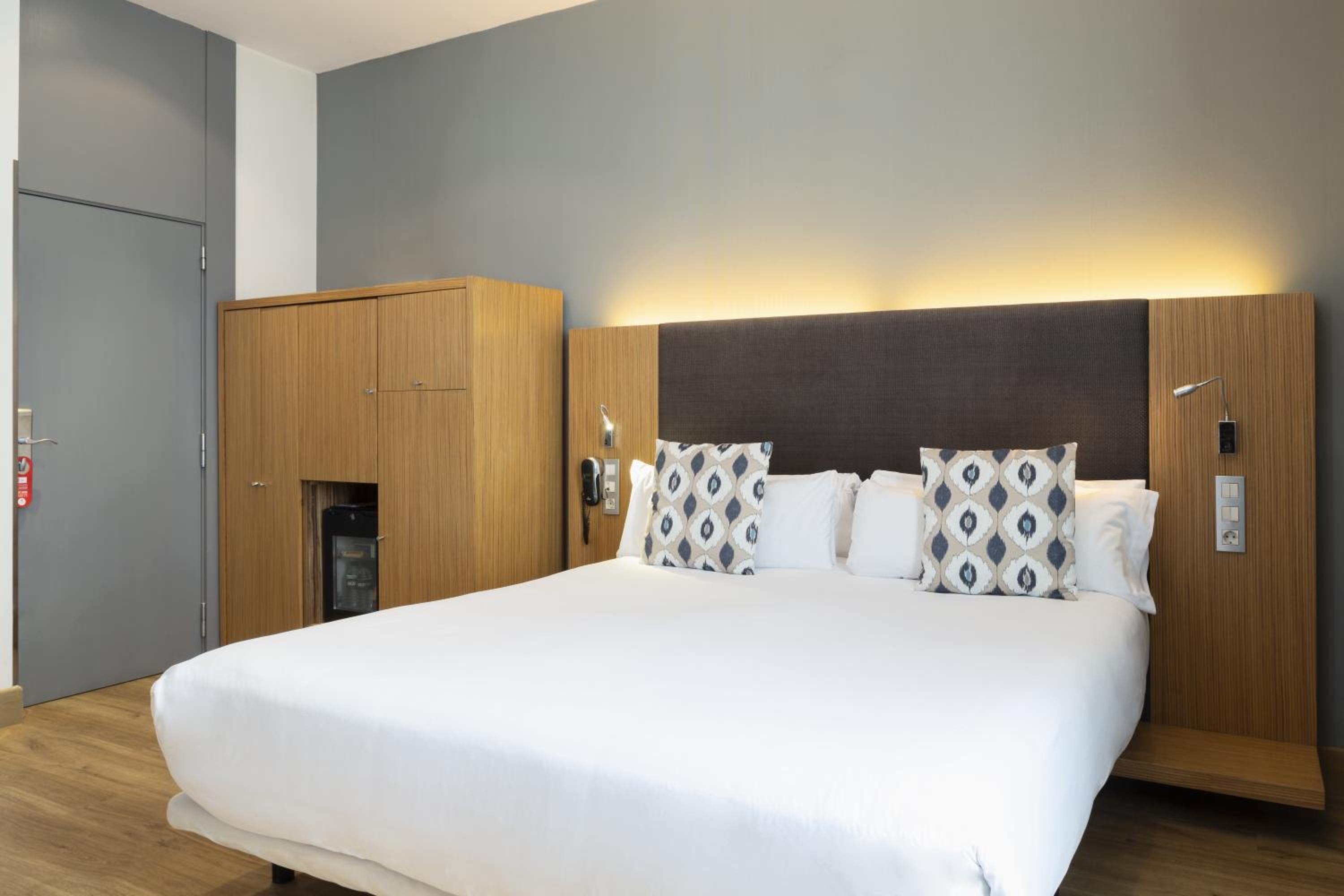 Quadruple Room with Balcony photo 3