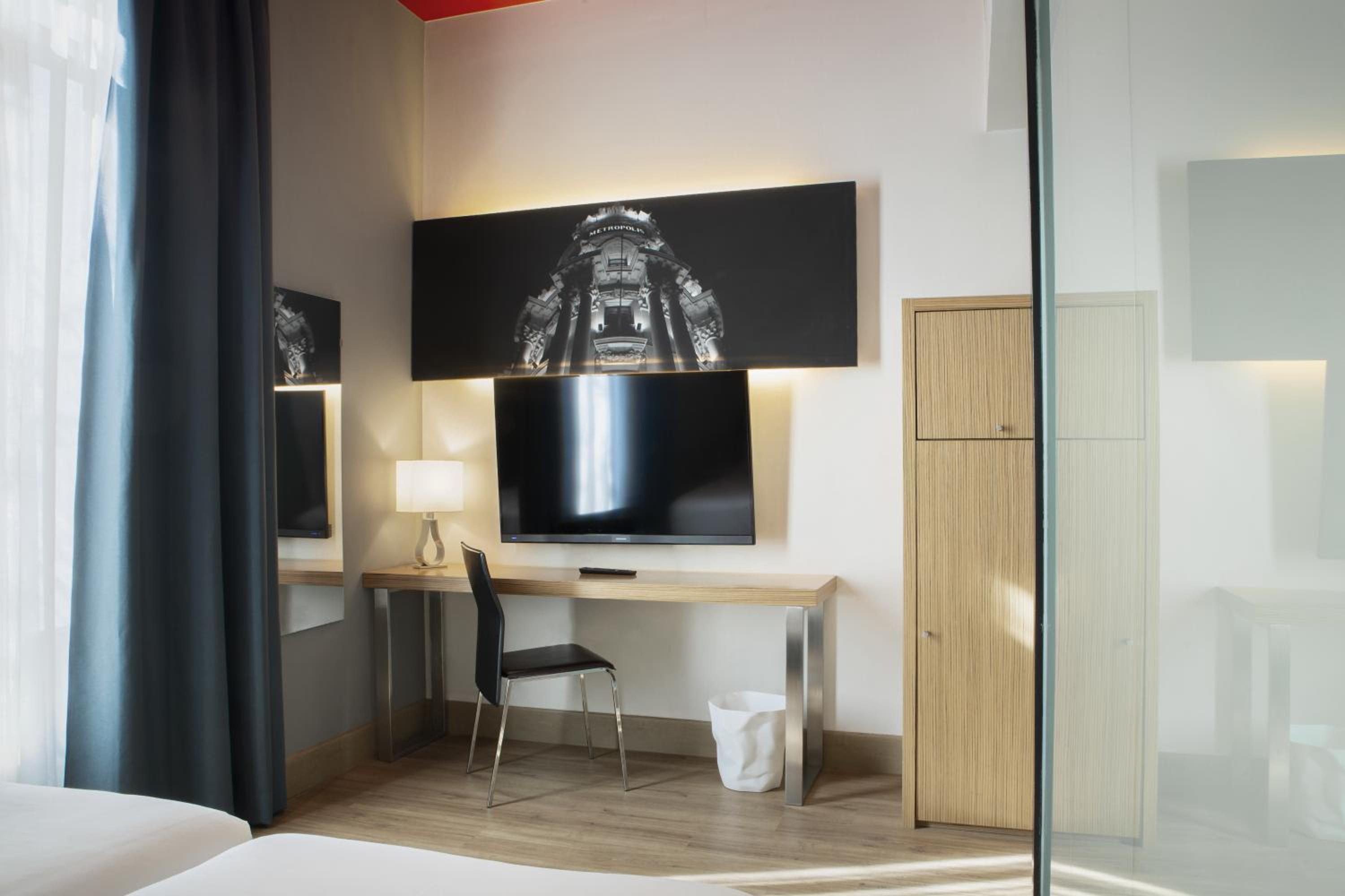 Quadruple Room with Balcony photo 2