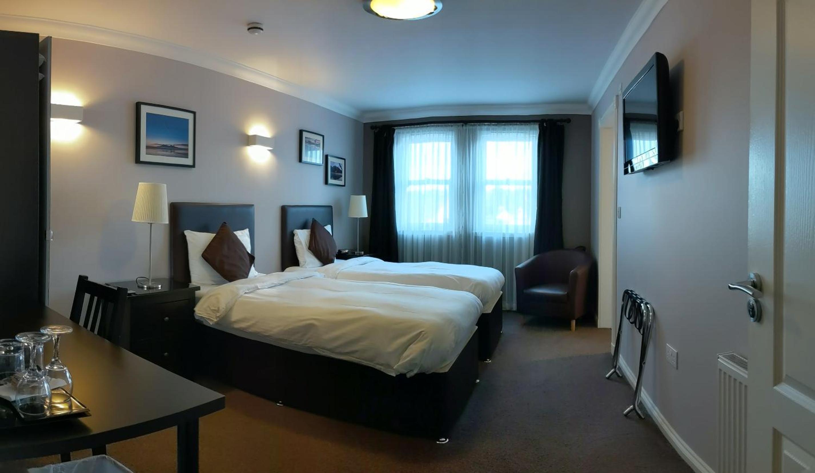 Superior Twin Room - Photo 4