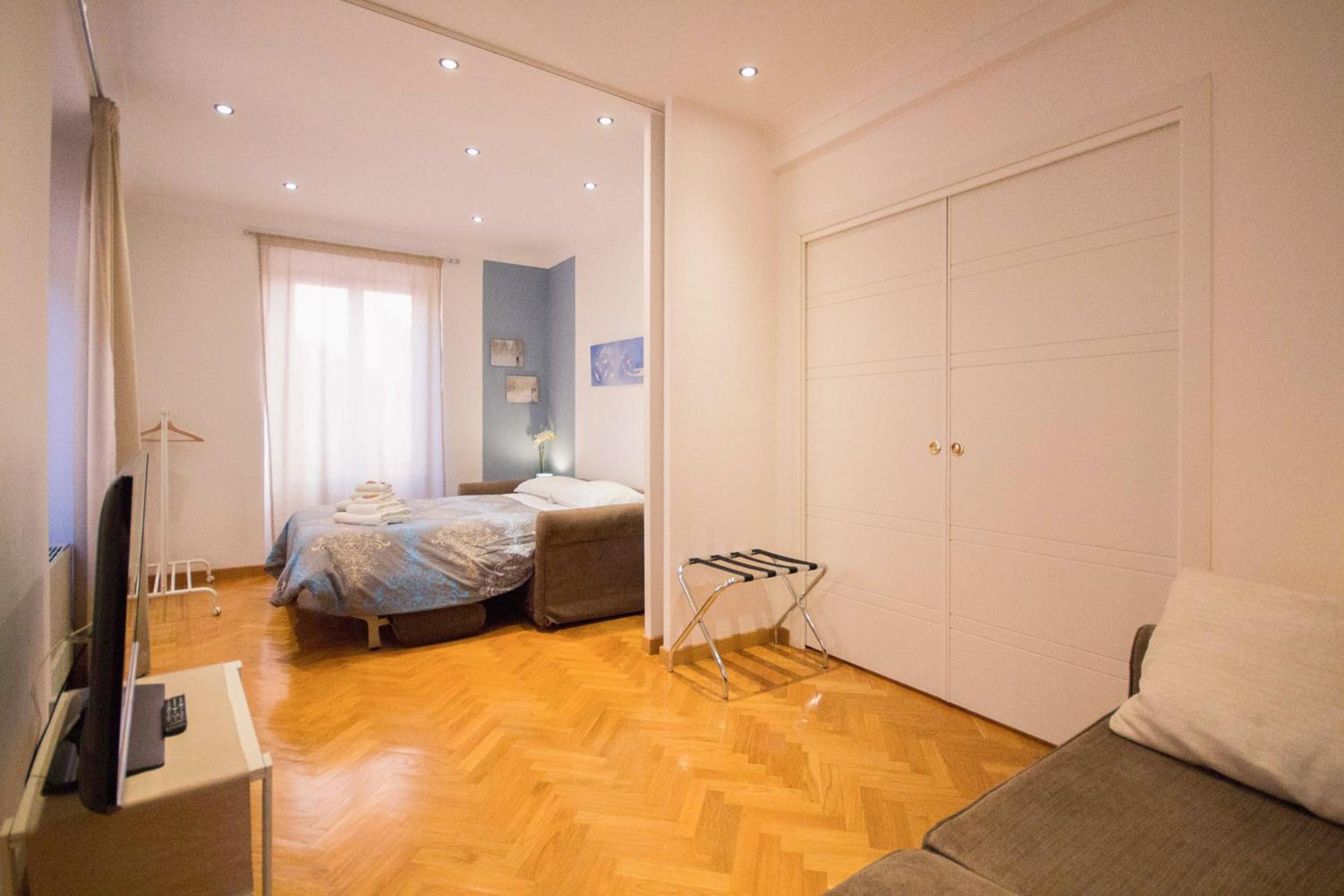 Deluxe Apartment photo 2