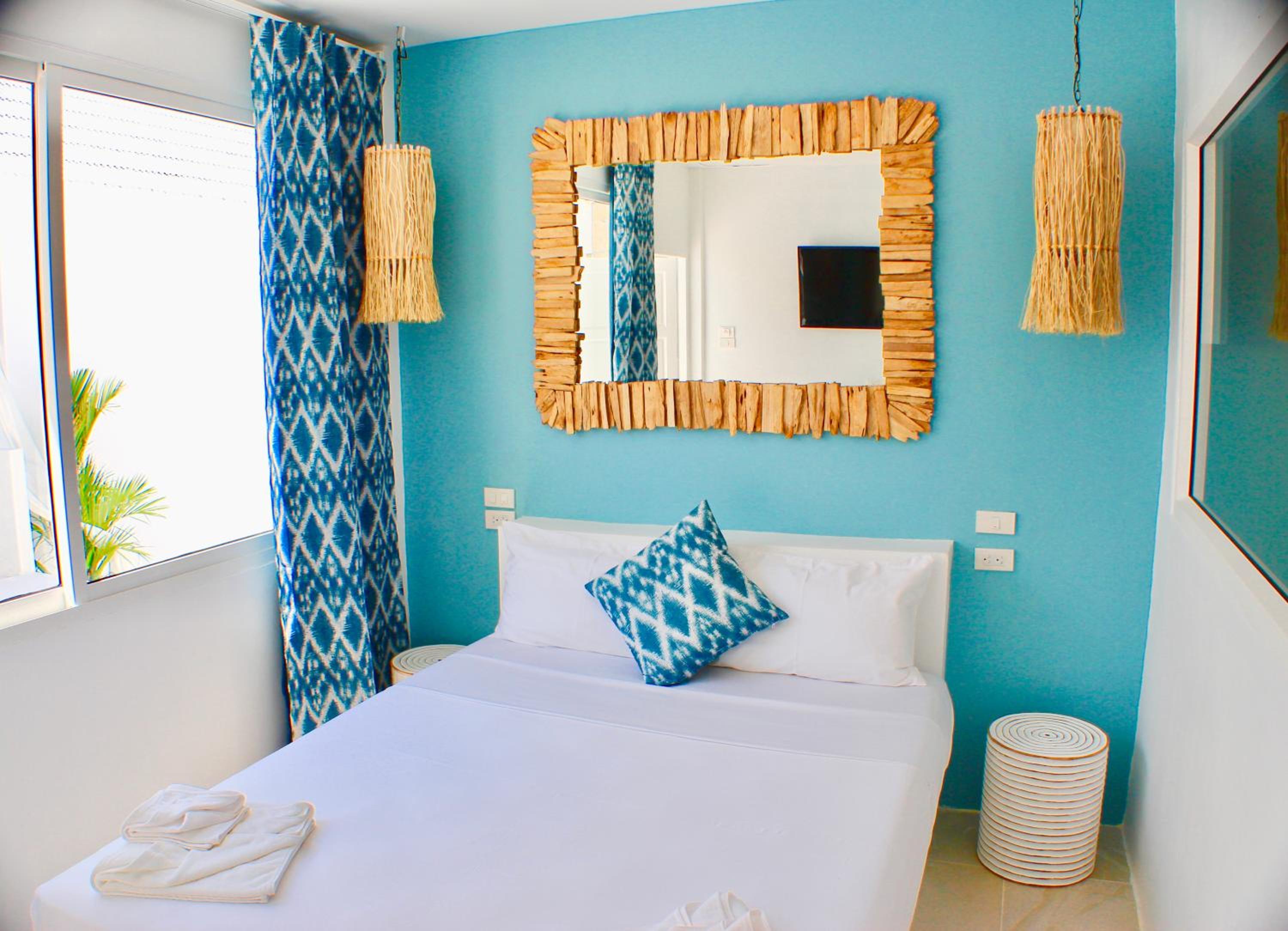 Deluxe Double Room with Side Sea View
