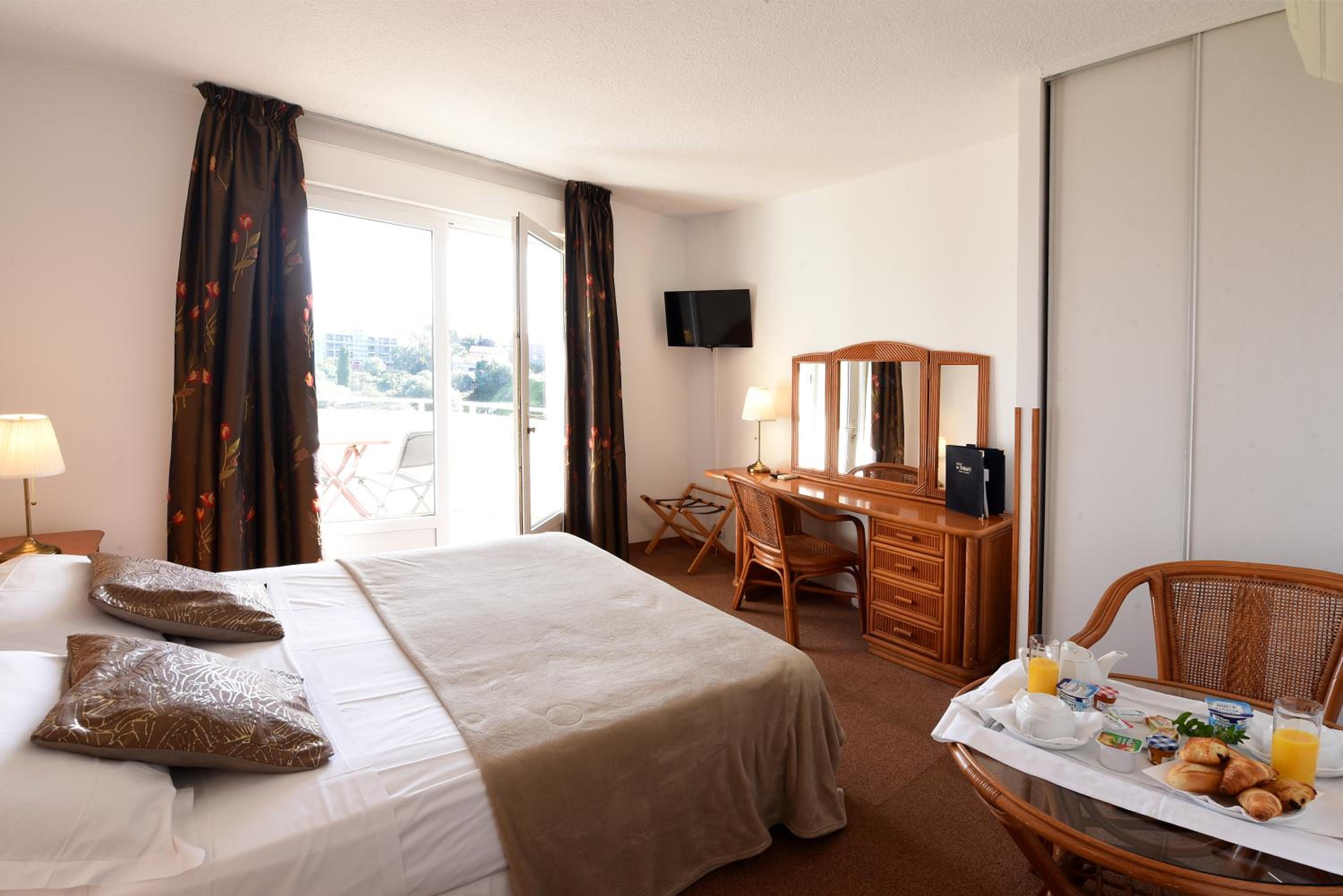 Double Room with Sea View - Photo 6