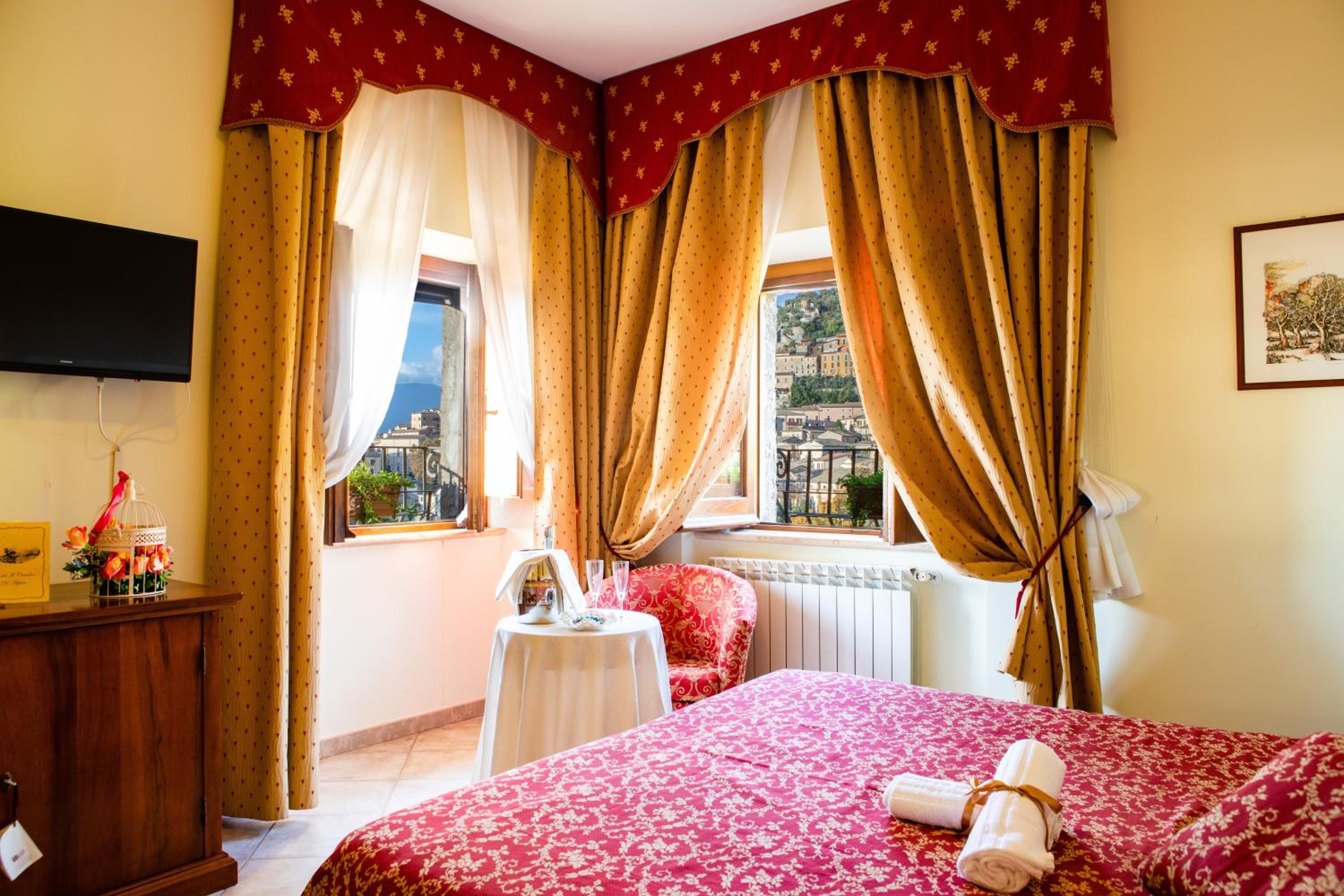 Double or Twin Room - Photo 3