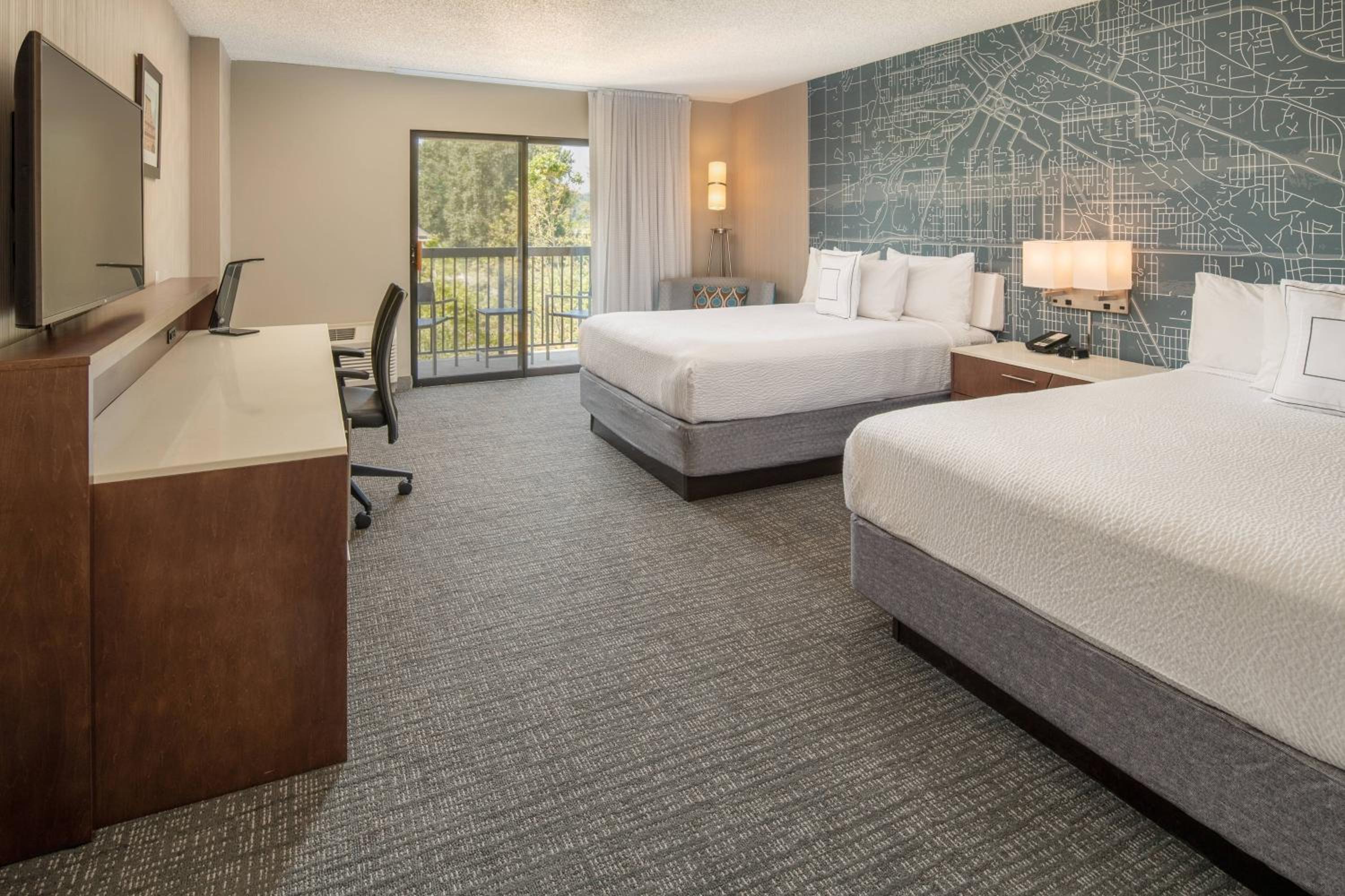 Queen Room with Two Queen Beds - Hearing Accessible