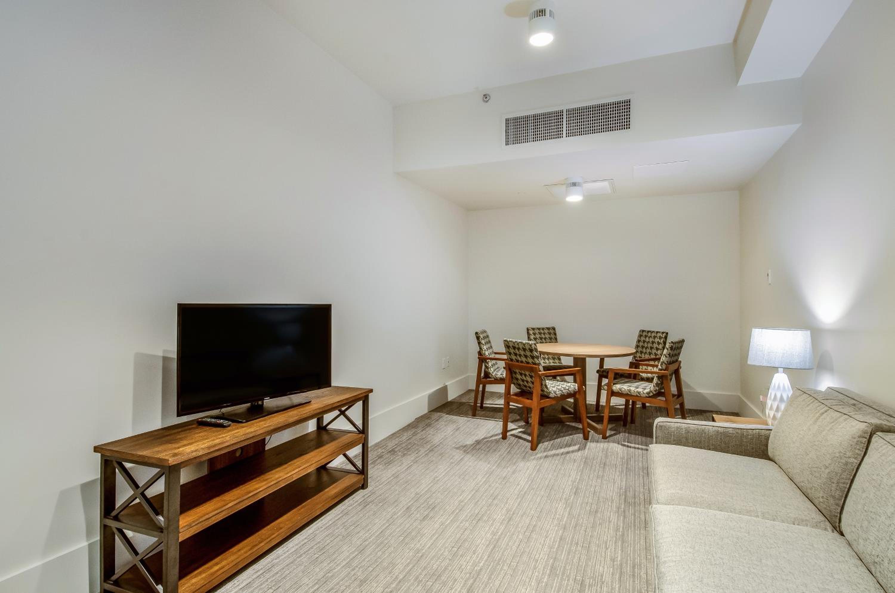 King Suite - Accessible/Non-Smoking