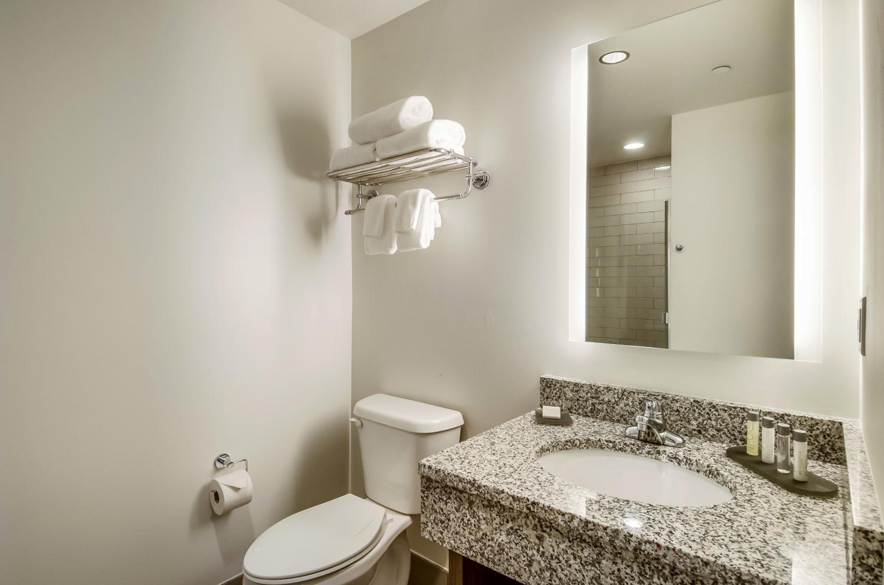 King Suite - Accessible/Non-Smoking photo 2