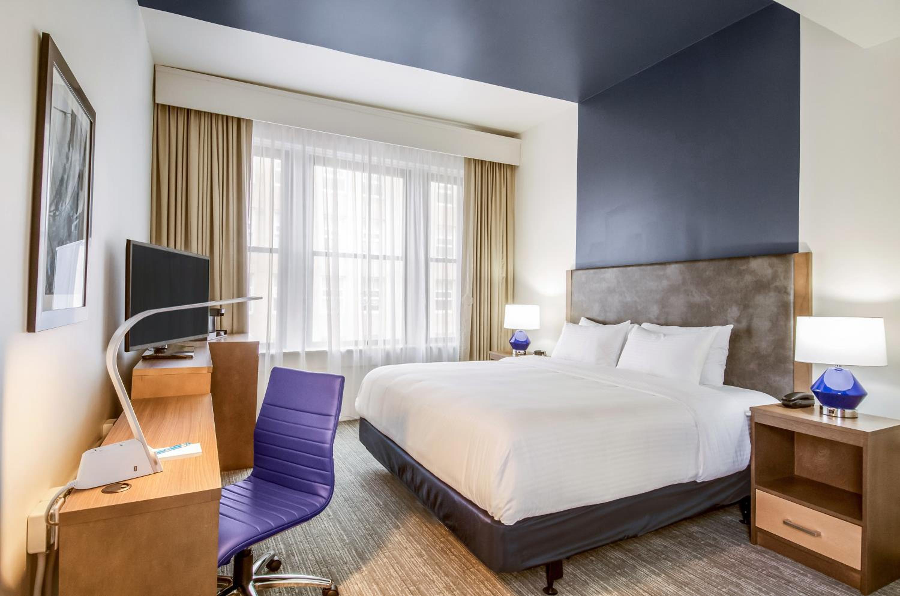 King Room with Harbor View - Non-Smoking photo 3