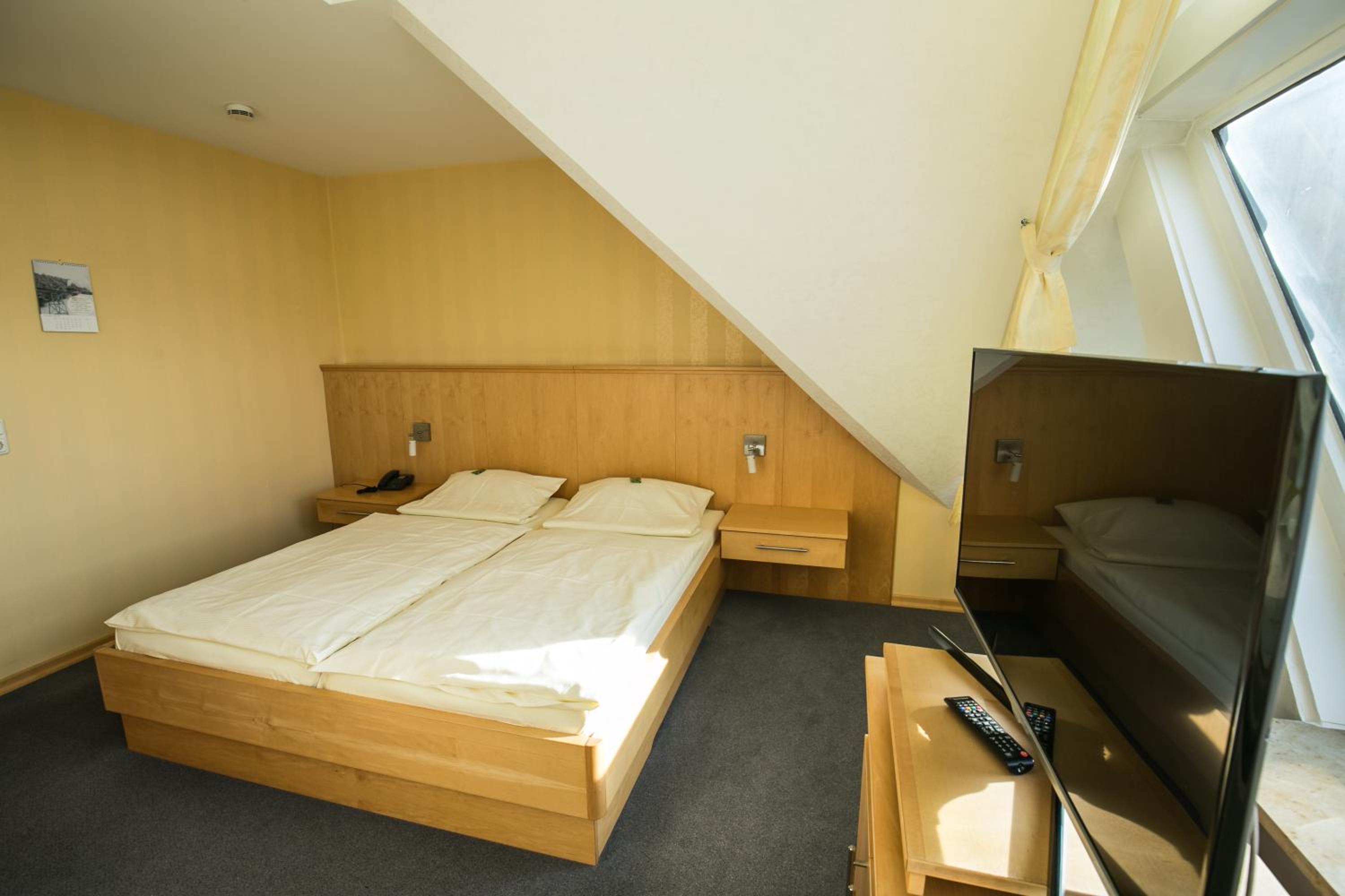 Double Room - Photo 8