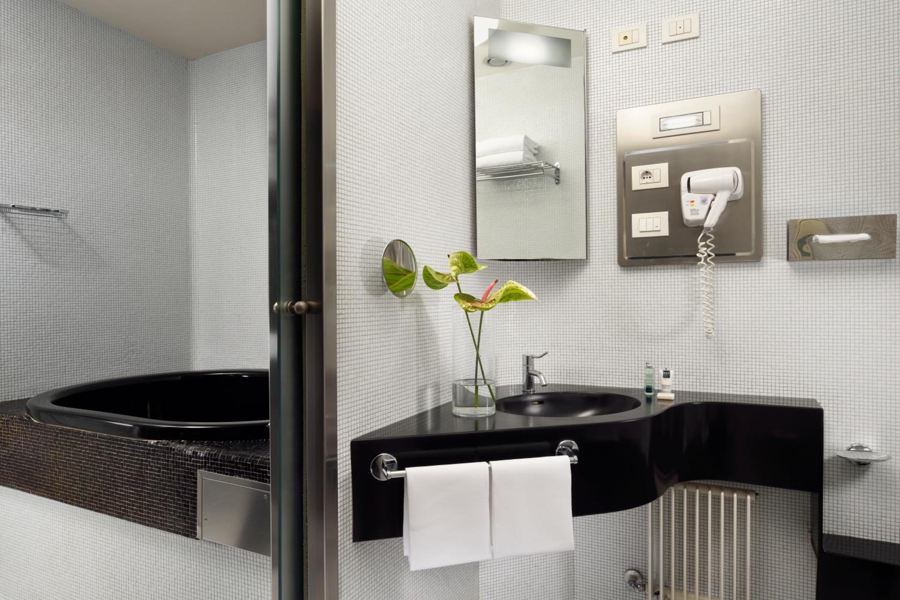 Executive Double or Twin Room thumbnail 5