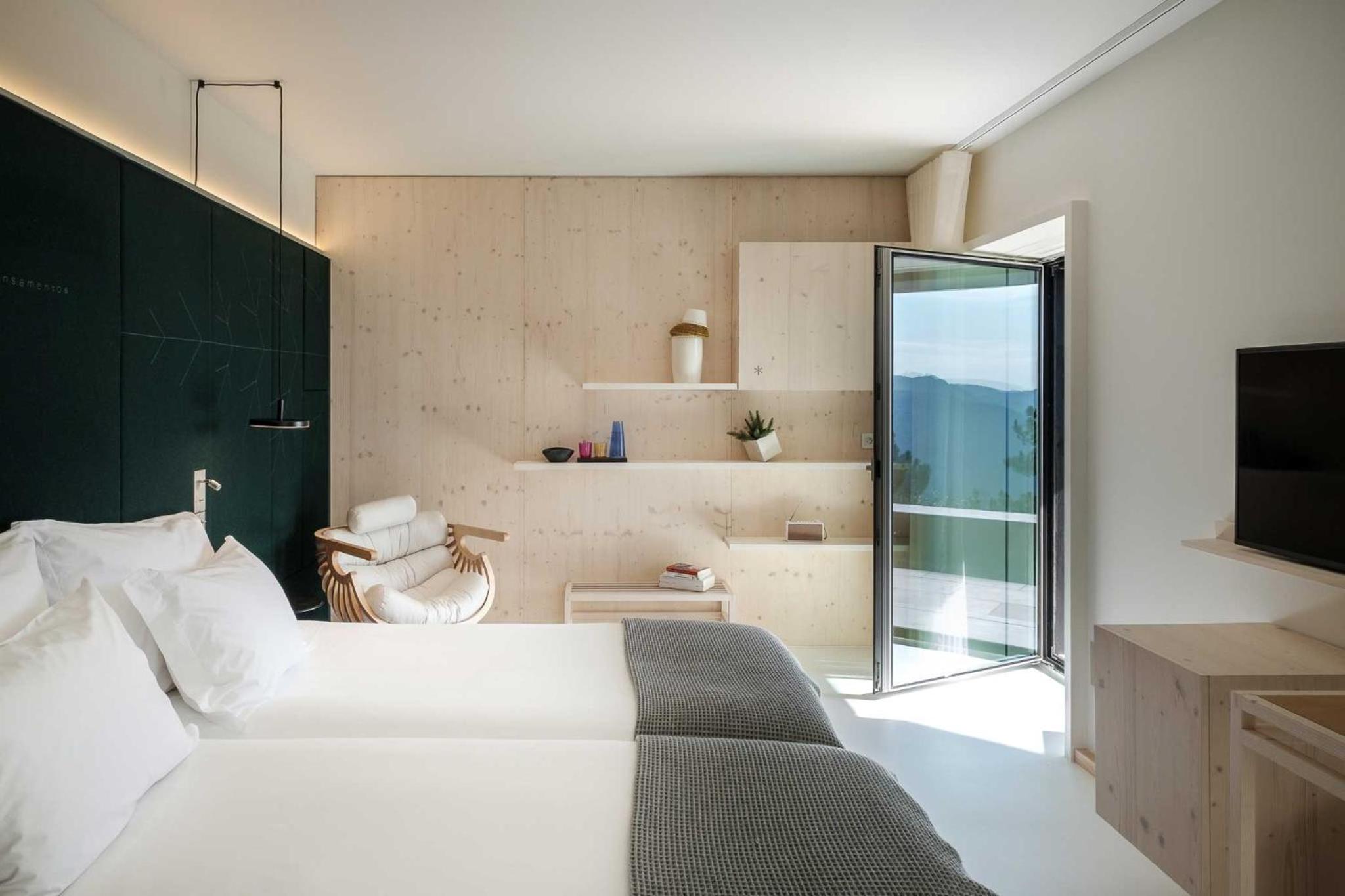 Double Room with Mountain View - Photo 1