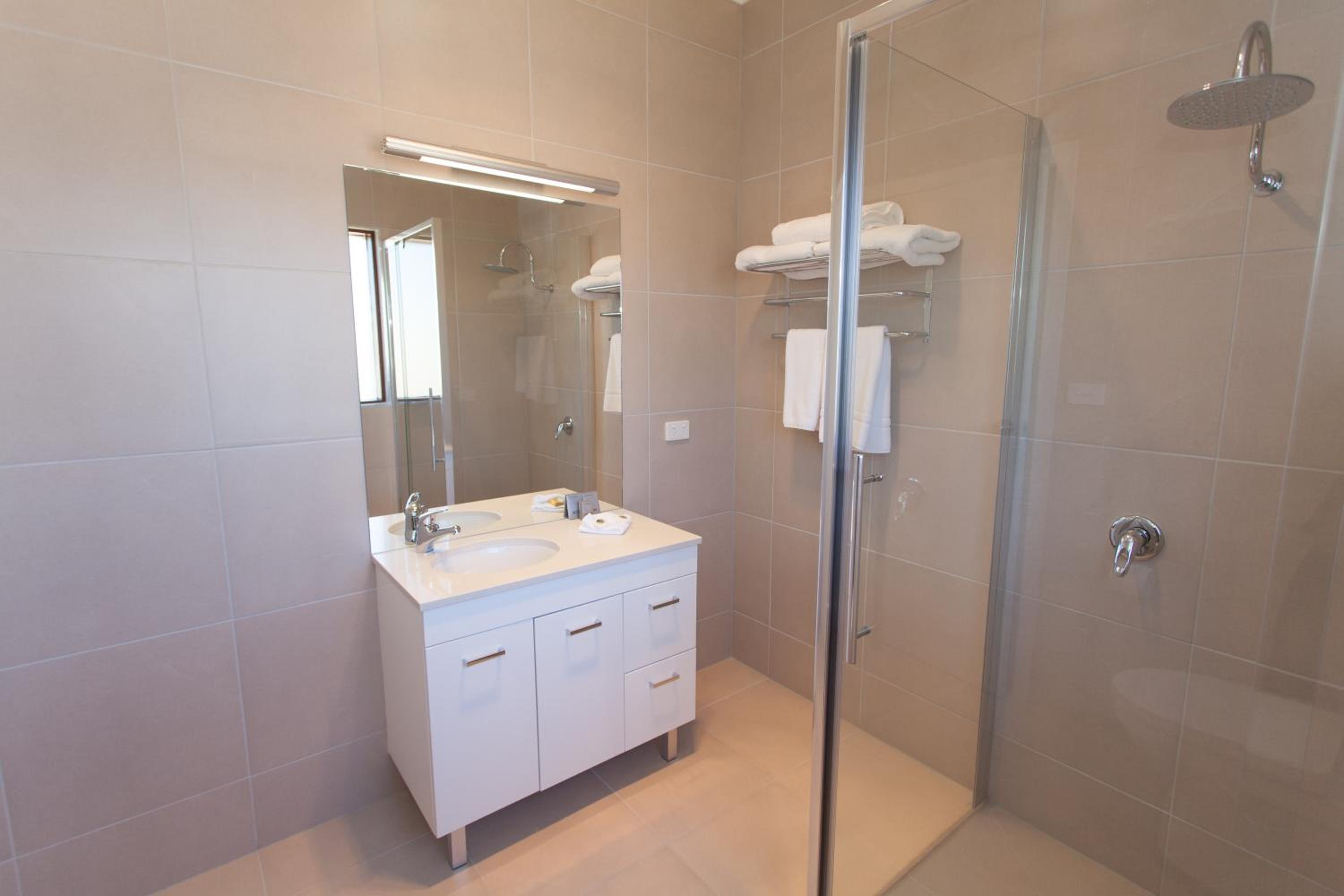 Superior Room with Queen Bed and Single Bed  - Photo 5