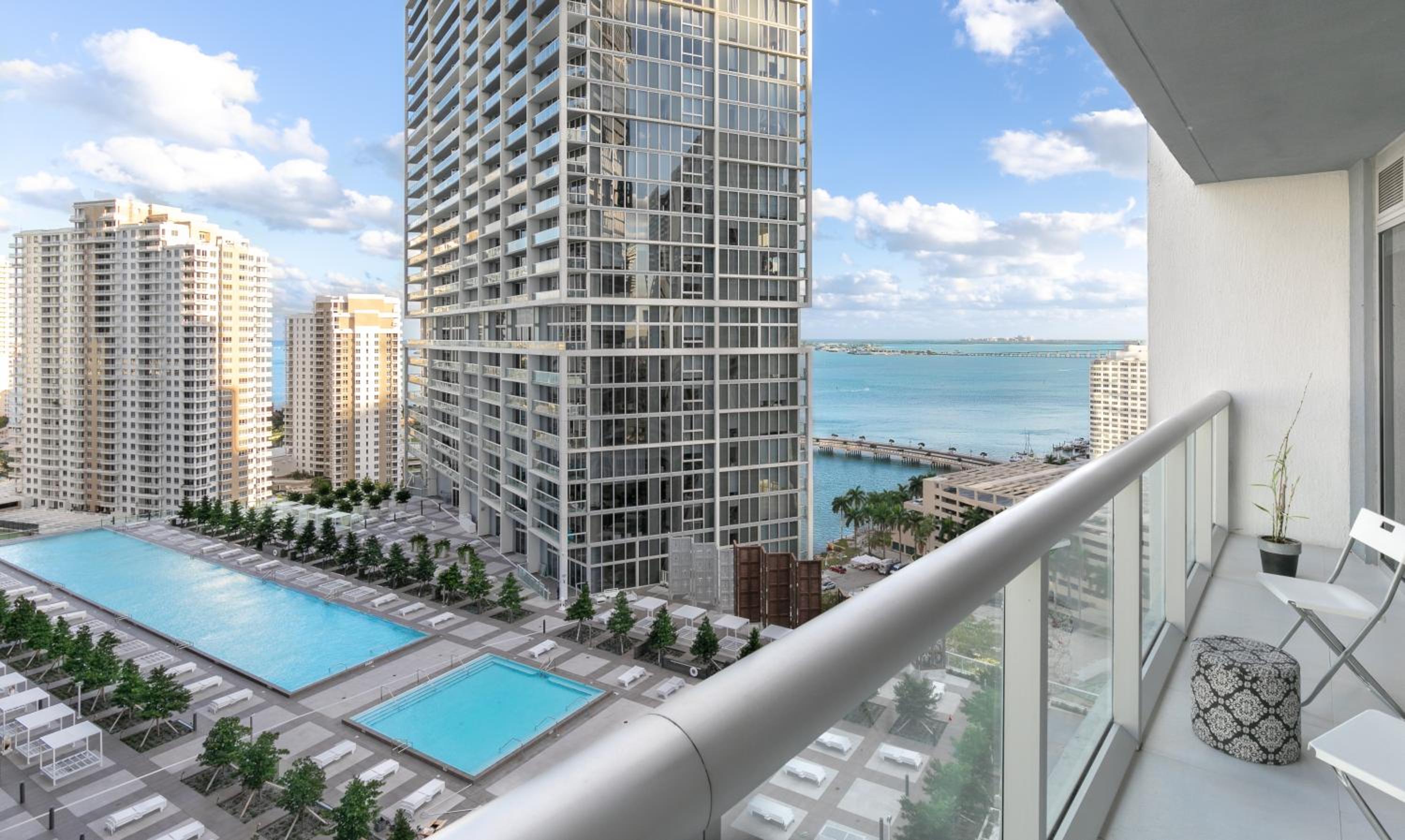 Boutique One Bedroom Apartment Ocean Views Balcony thumbnail 6