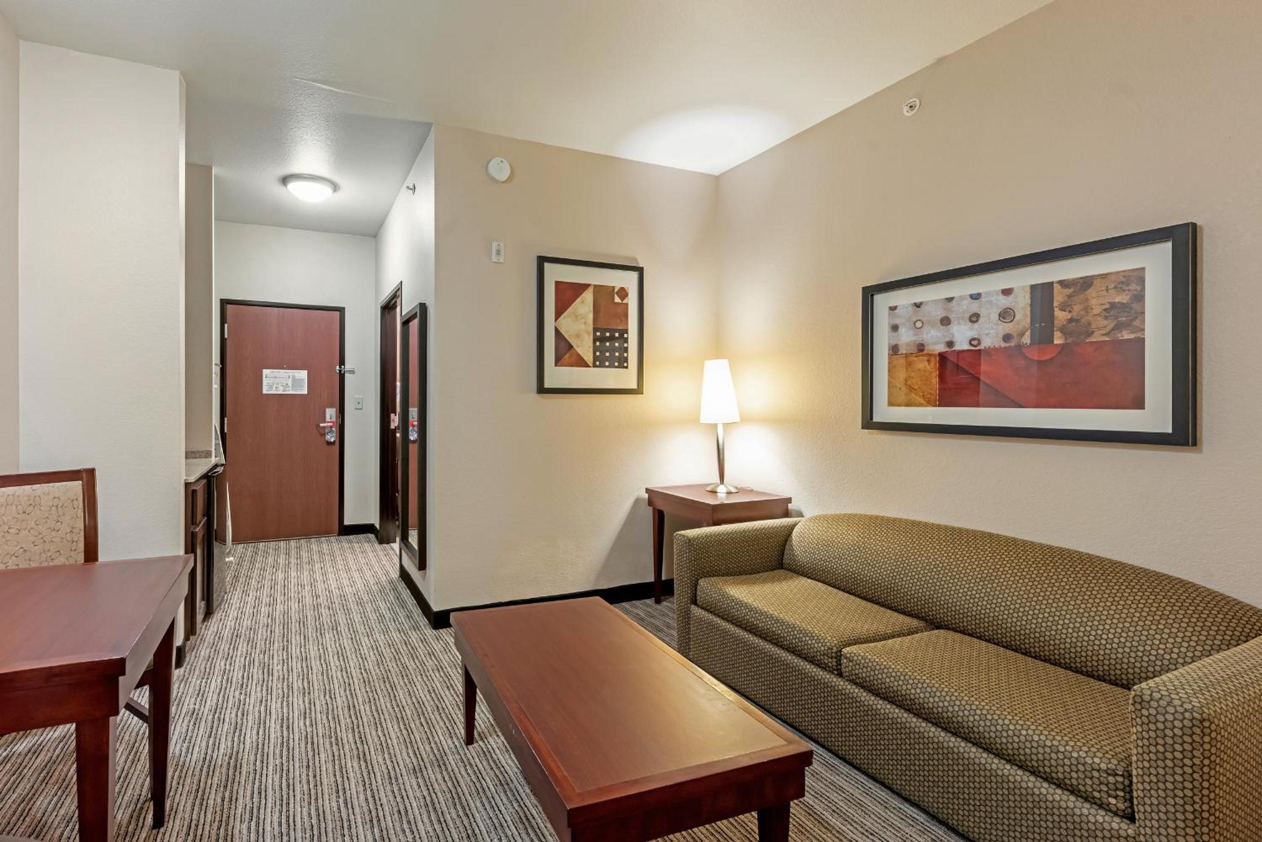 King Suite - Photo 6