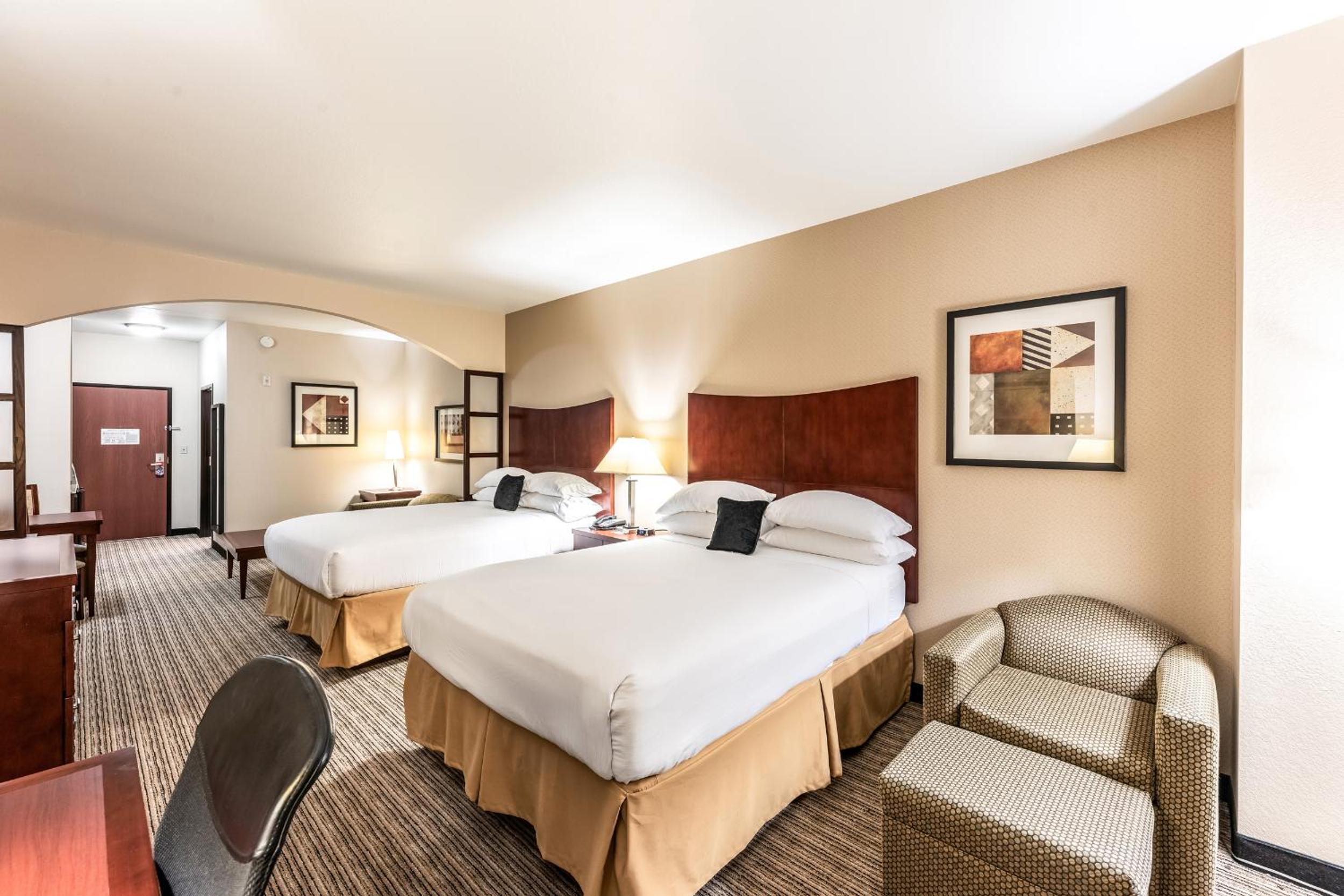 2 Queen Beds Suite - Photo 1