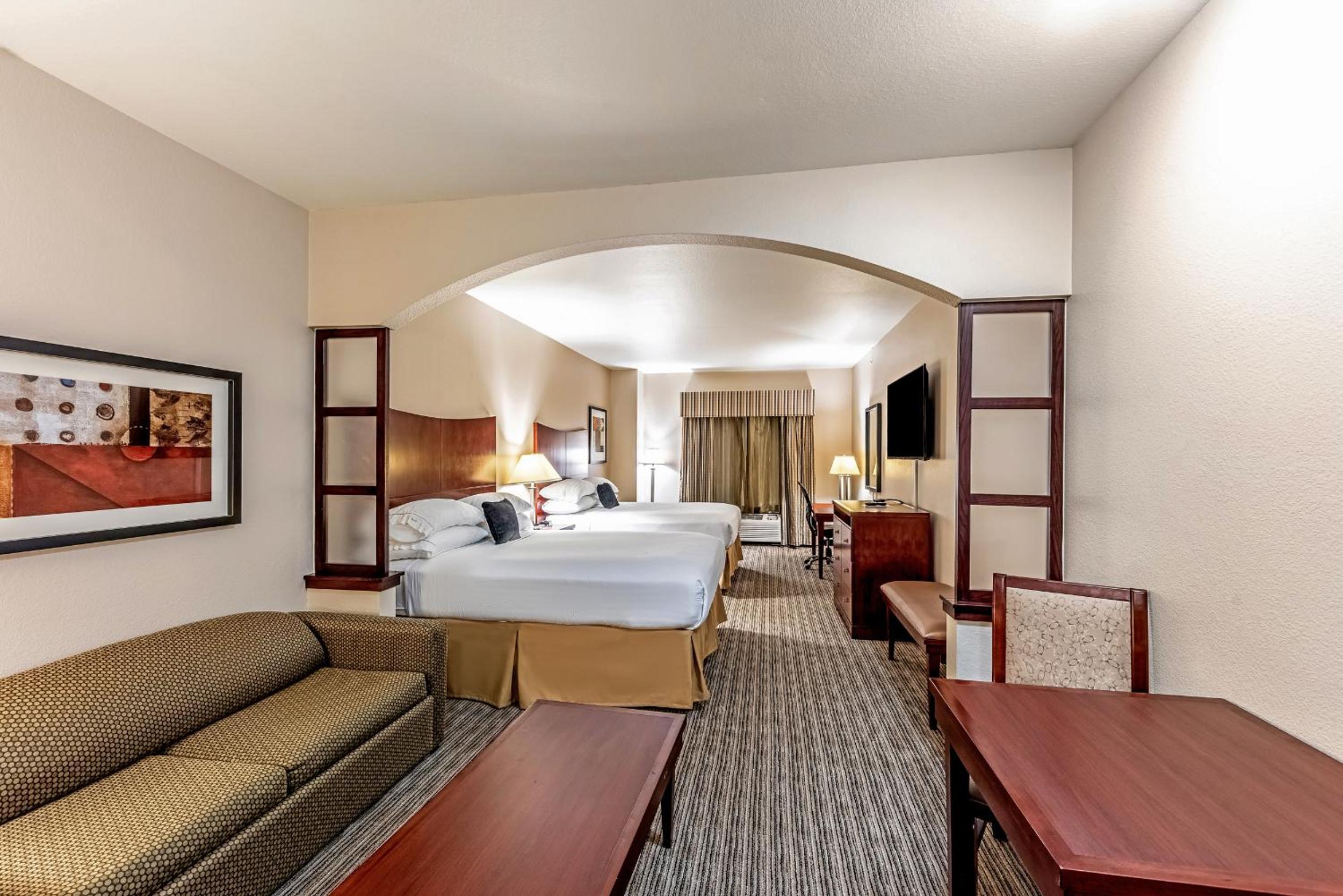 2 Queen Beds Suite - Photo 6