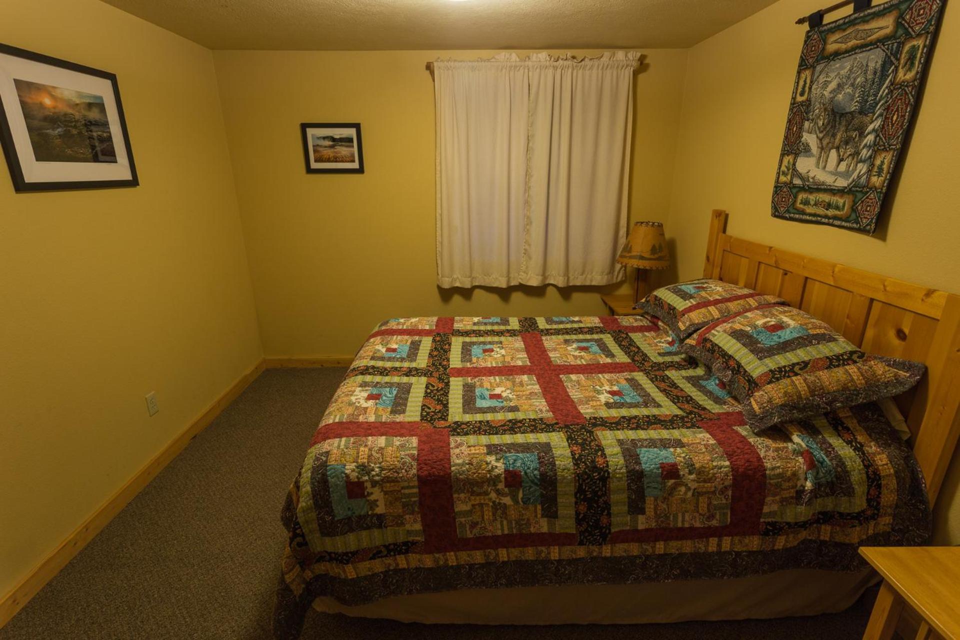 Six-Bedroom House photo 1