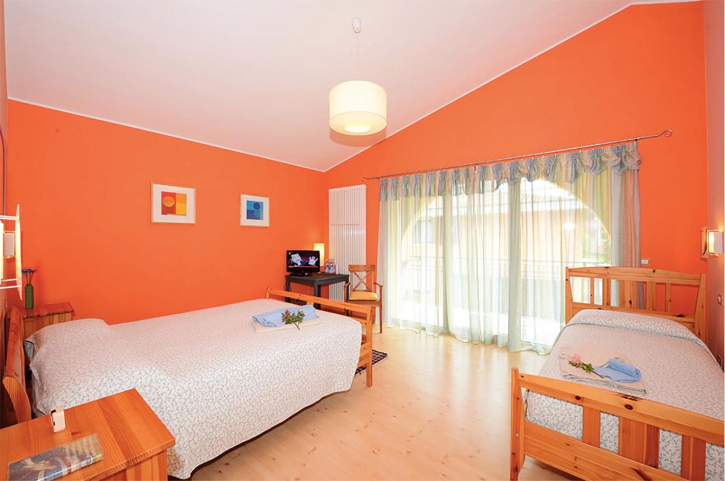 Triple Room with Shared Bathroom photo 1