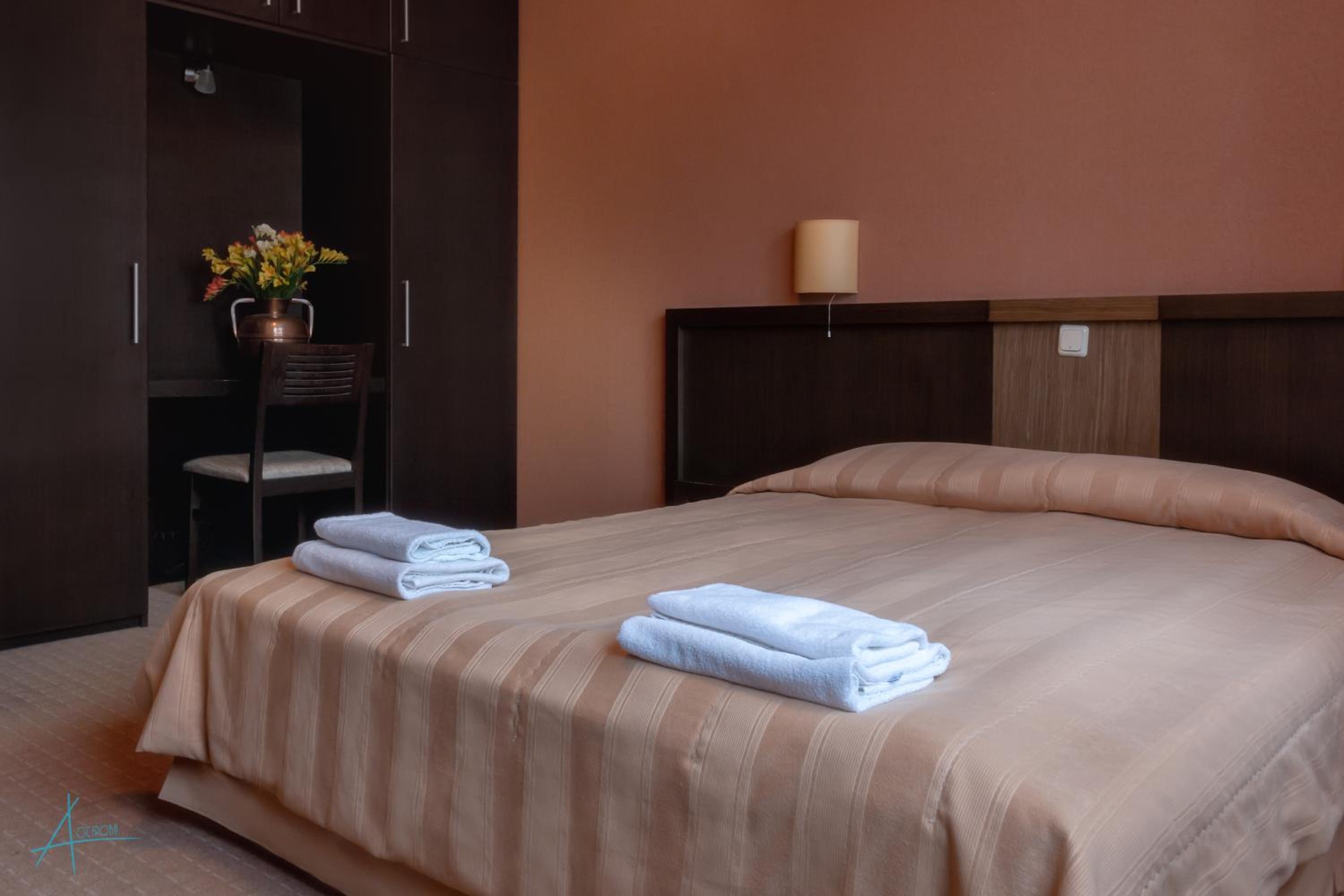 One-Bedroom Suite with Balcony photo 3