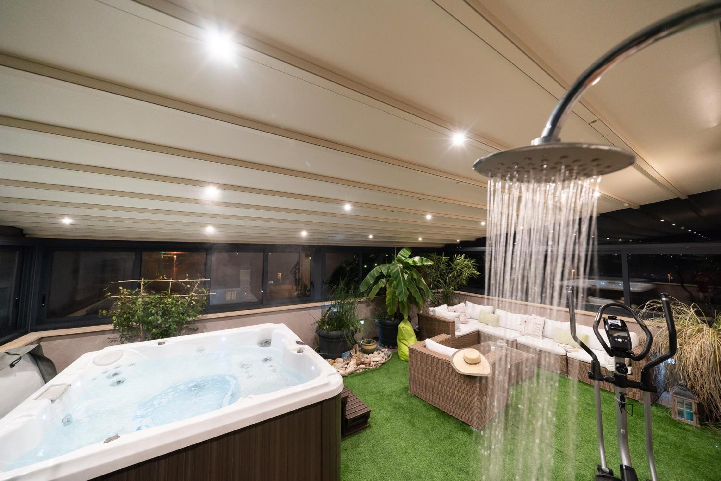 Penthouse Apartment - Photo 31