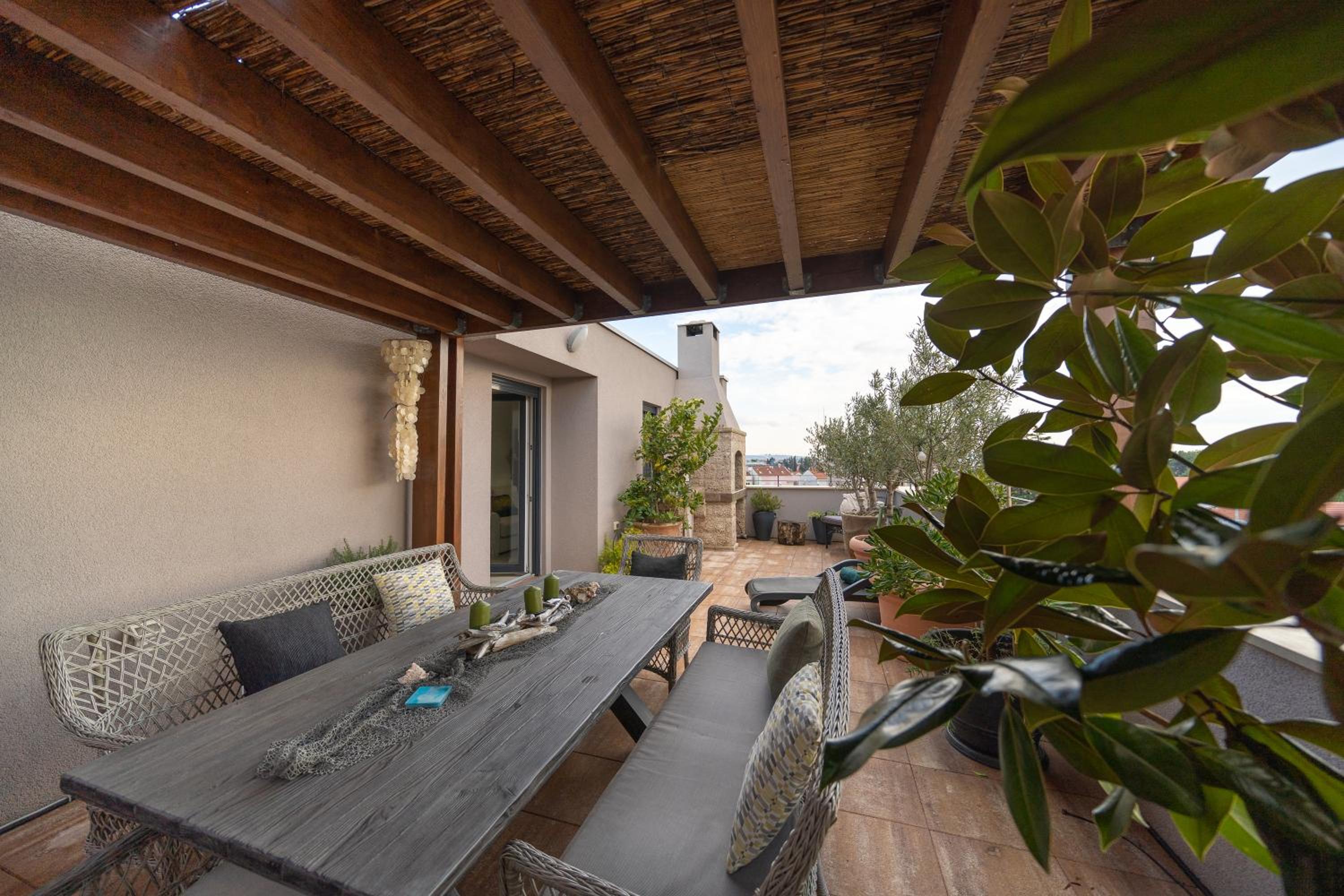 Penthouse Apartment - Photo 2