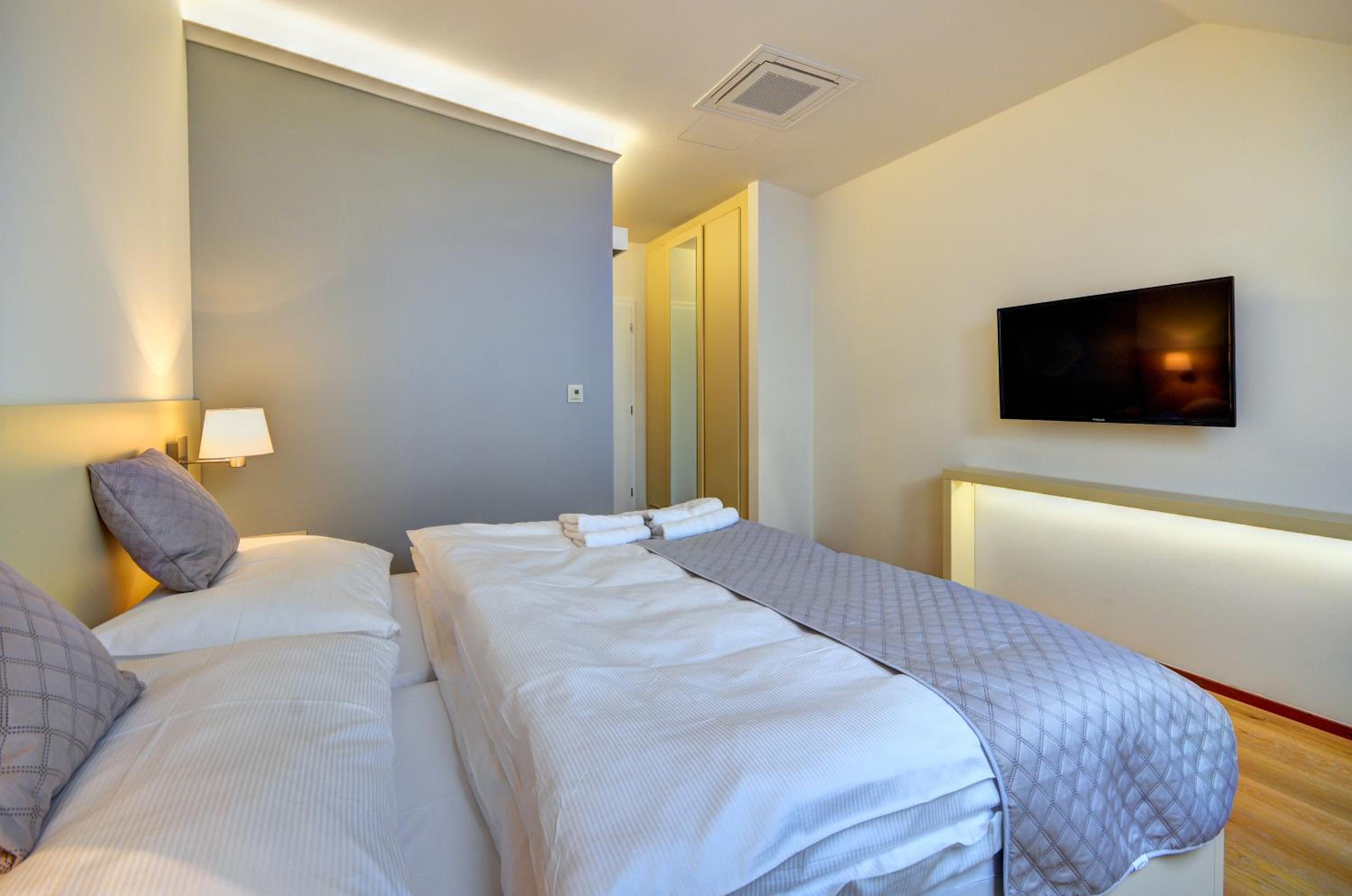 Double Room - Photo 2